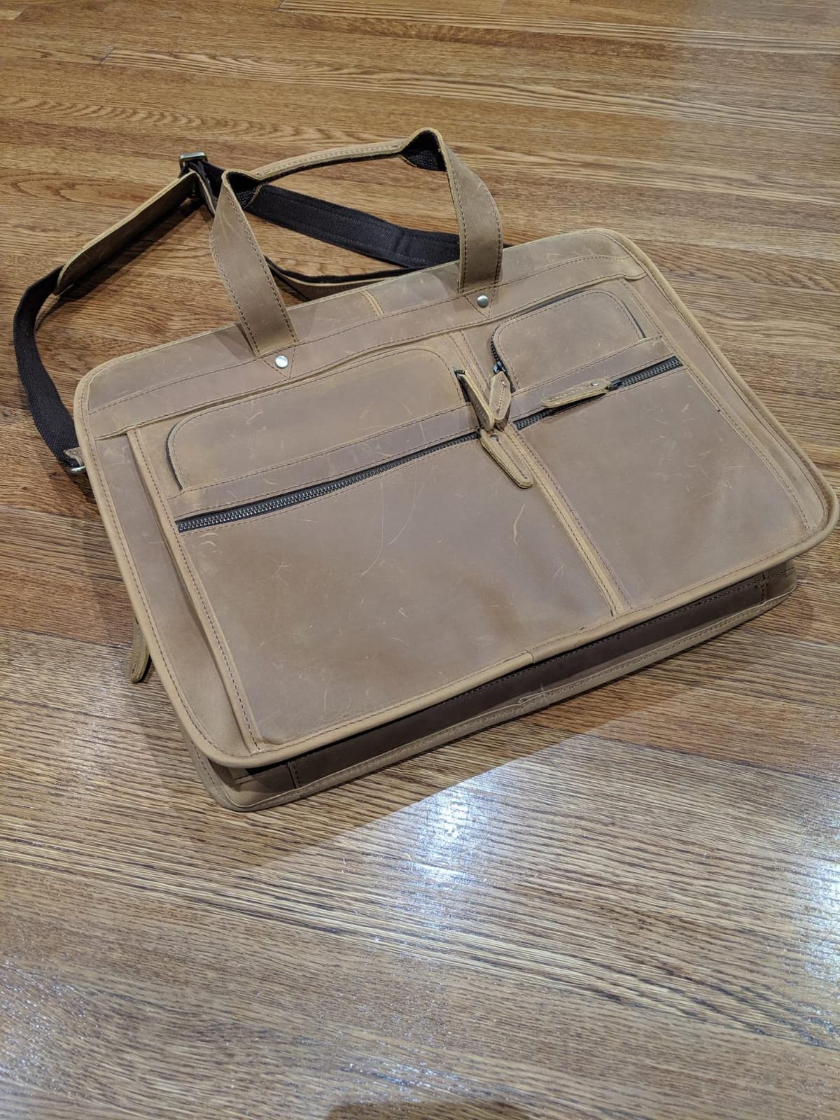 Polare Modern Messenger Bag with Retro Feel 17