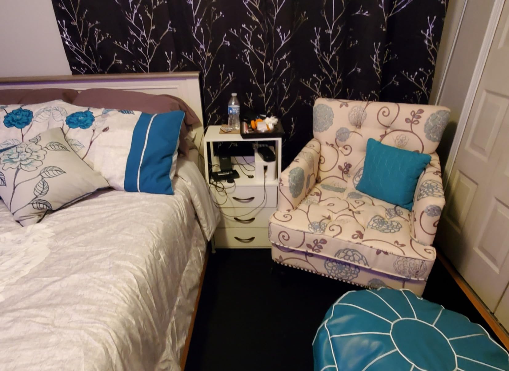 Christopher Knight Home Harrison Fabric Tufted Club Chair, White / Blue (29.5D x 28W x 33.5H) customer photo 1