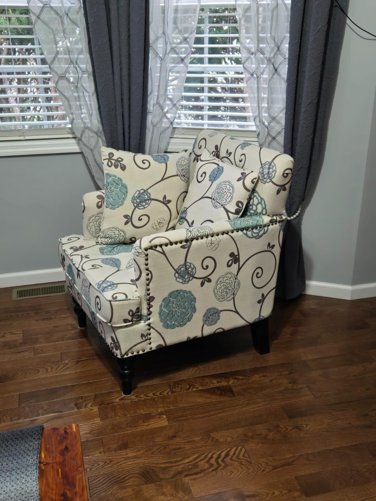 Christopher Knight Home Harrison Fabric Tufted Club Chair, White / Blue (29.5D x 28W x 33.5H) customer photo 2