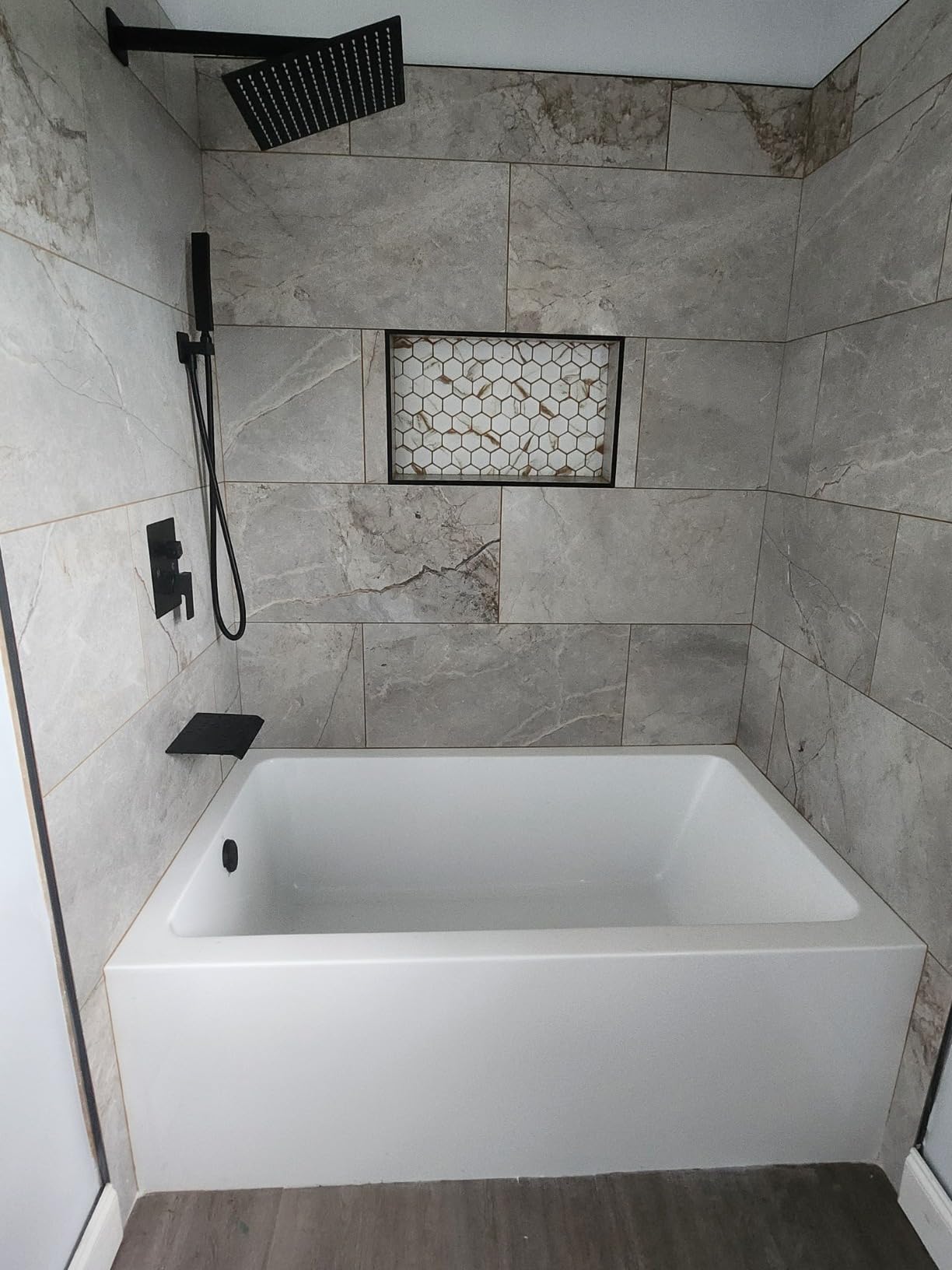 Kingston Brass Aqua Eden VTAP603622L 60-Inch Acrylic Alcove Tub with Left Hand Drain, White customer photo 2