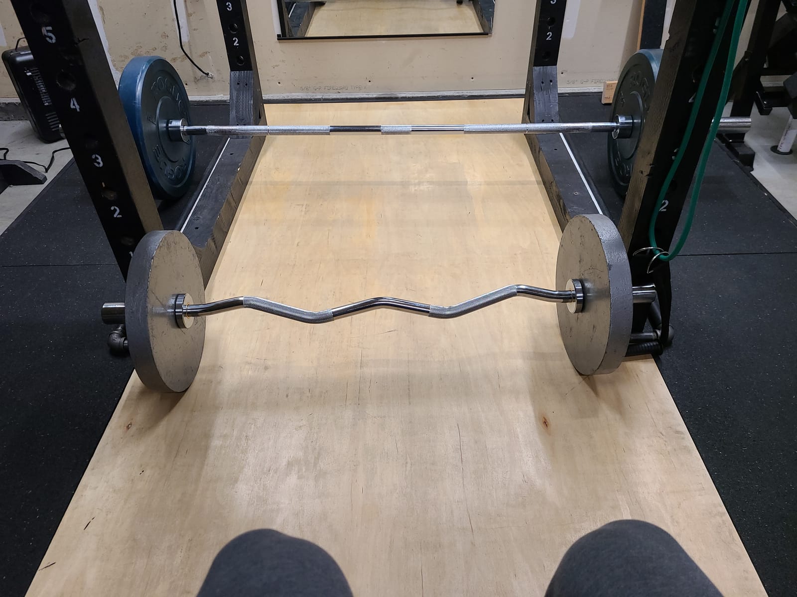 Synergee Commercial EZ Curl Olympic Bar Chrome & Black Phosphate with Powder Coated Brass Bushings Excellent for Bicep Curls and Triceps Extensions customer photo 2