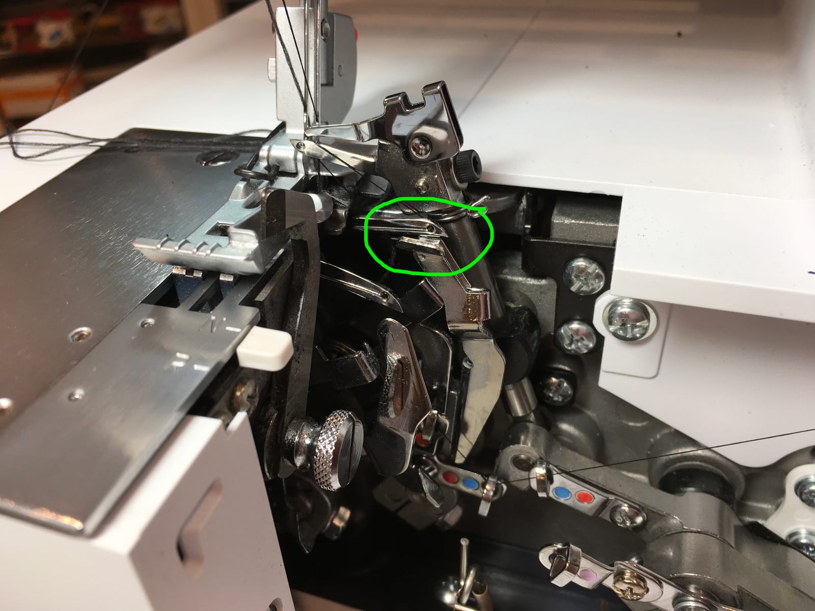 Bernette B48 Funlock Serger Coverstitch Overlock Machine | Heavy Duty Sewing Quilting Performance for Beginners and Professionals customer photo 2