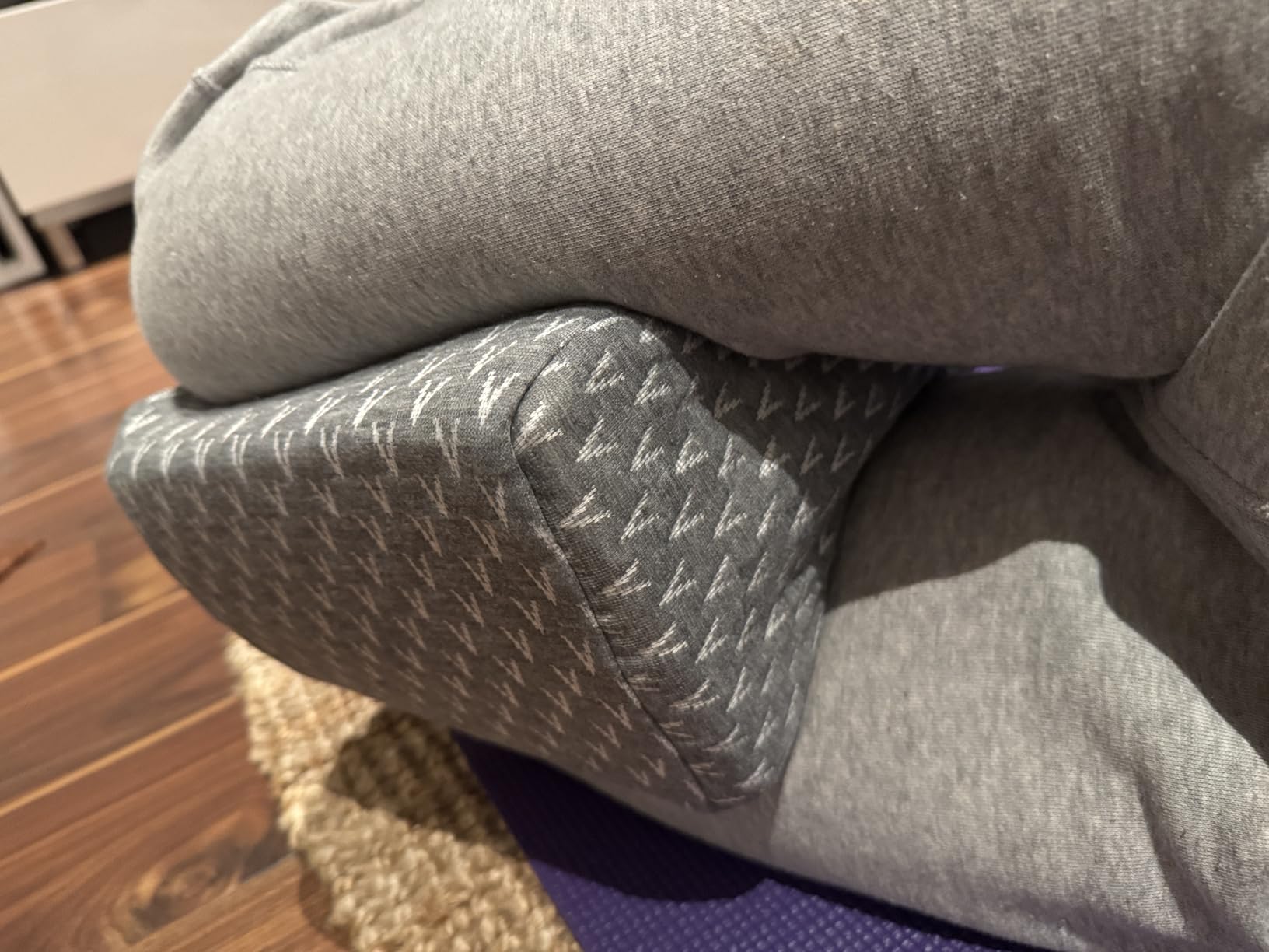 5 STARS UNITED Knee Pillow for Side Sleepers - Hip Pain Relief, Memory Foam Leg Cushion for Side Sleeping - Between Legs Pillow for Sciatica & Lower Back Pain, White customer photo 2