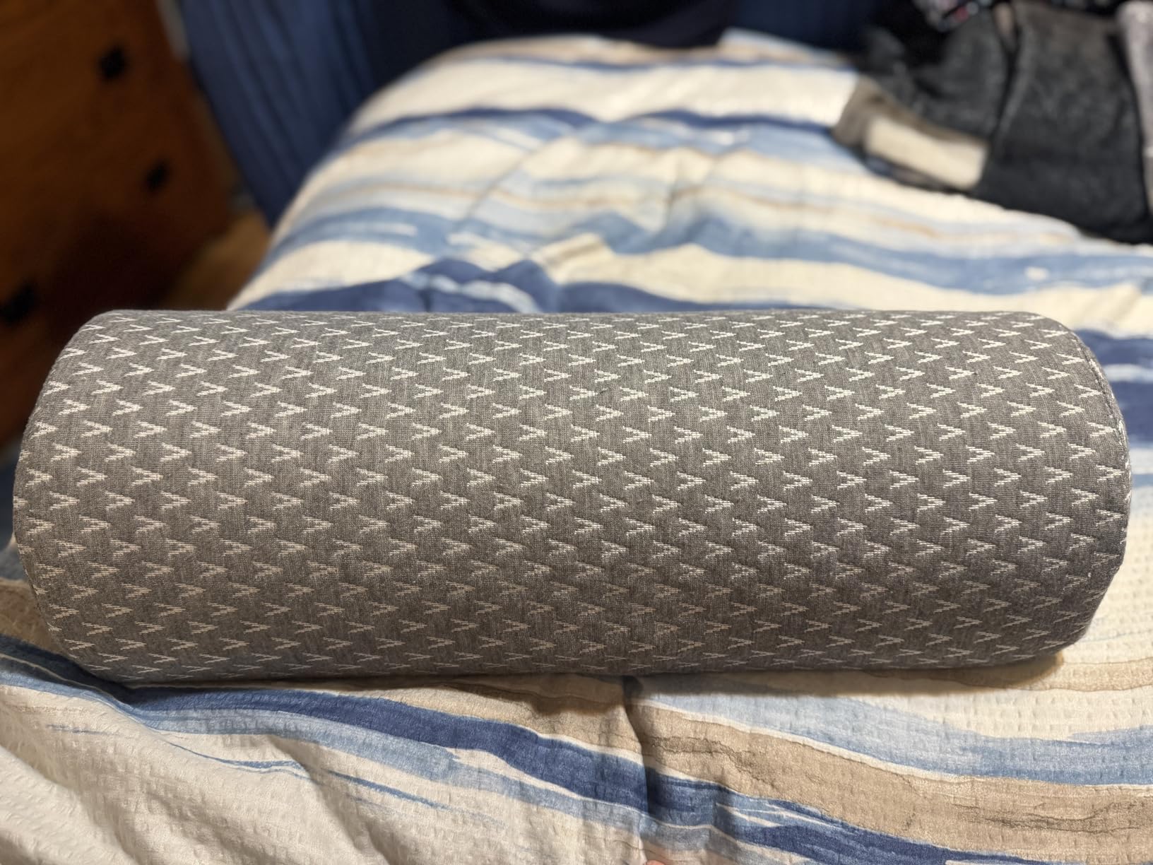 5 STARS UNITED Knee Pillow for Back Sleeping - Half Moon Bolster Pillow for Legs, Under Knee Pillow for Sleeping on Back, Memory Foam Leg Pillow for Back Pain, White customer photo 2