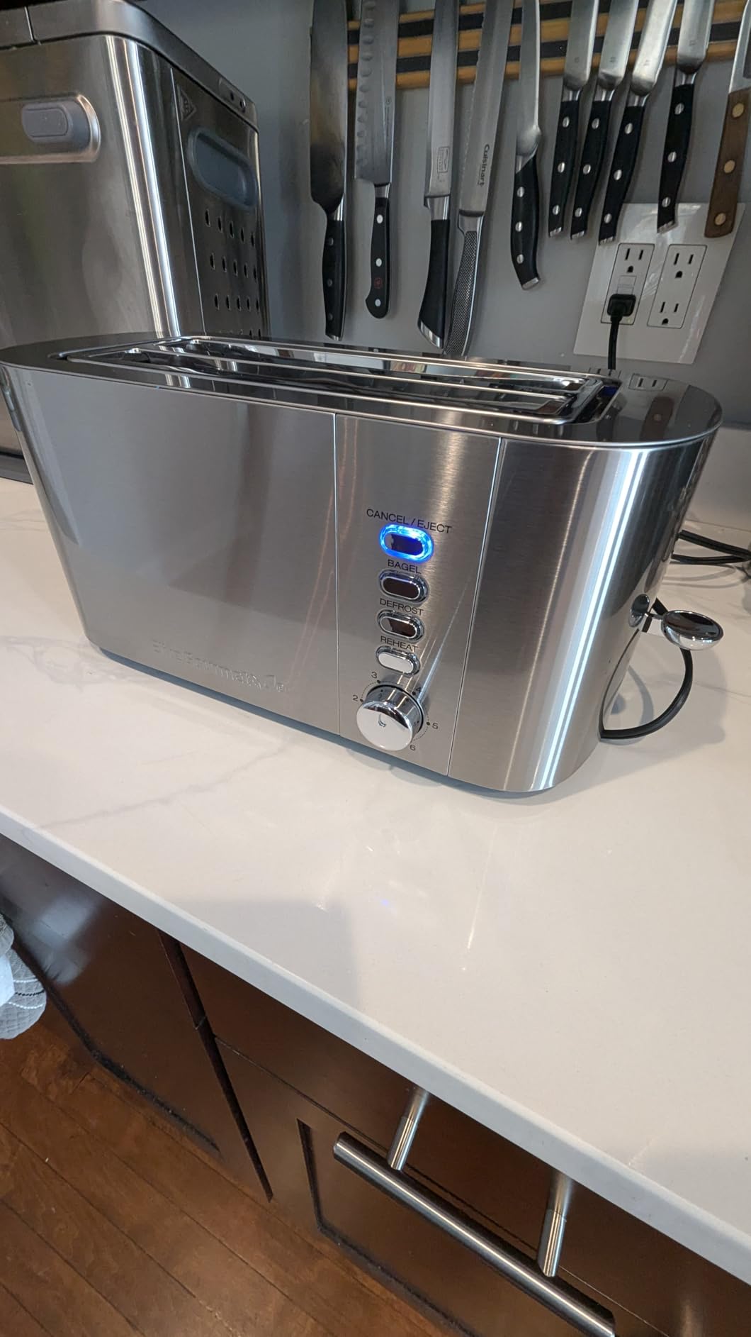 Elite Gourmet ECT-3100 4-Slice Long Slot Toaster, Stainless Steel | Extra-Wide Slots Fit Bagels, Sourdough & Texas Toast, 6 Browning Settings, Reheat, Defrost & Cancel, Built-In Warming Rack customer photo 1