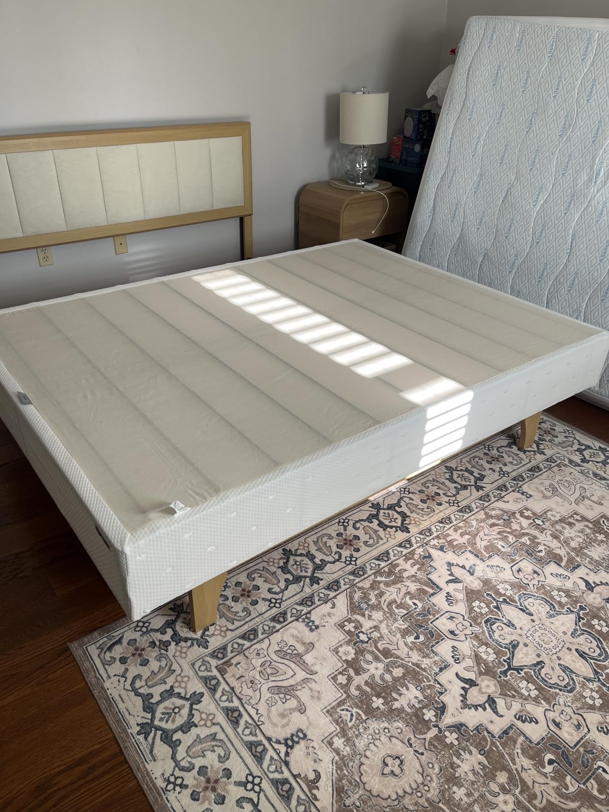 Amazon Basics Smart Box Spring Bed Base, 5-Inch Low Profile Height Mattress Foundation, Sturdy Durable Steel Support, Tool-Free Easy Assembly, Queen, 79