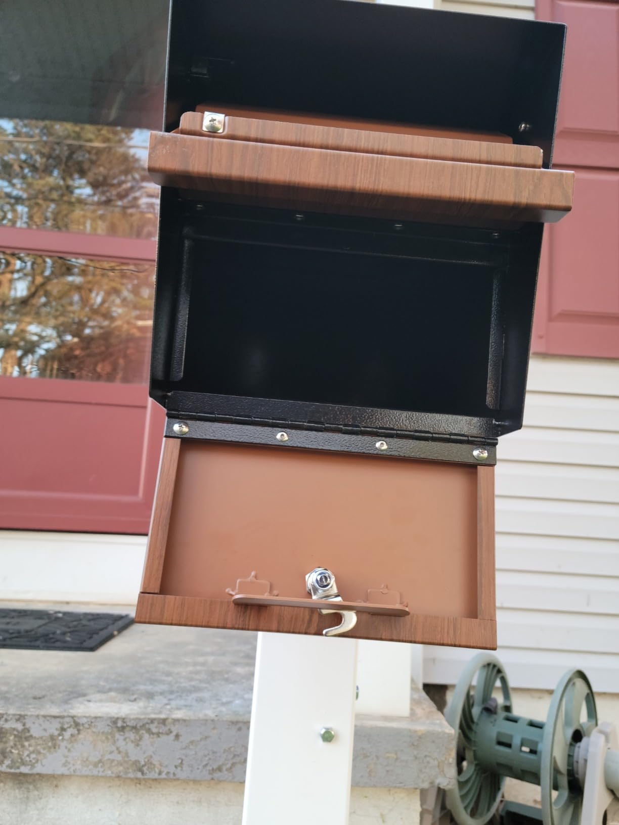 Mail Boss Curbside, Wood Grain 7510 Mail Manager Locking Security Mailbox, Steel, Black customer photo 1