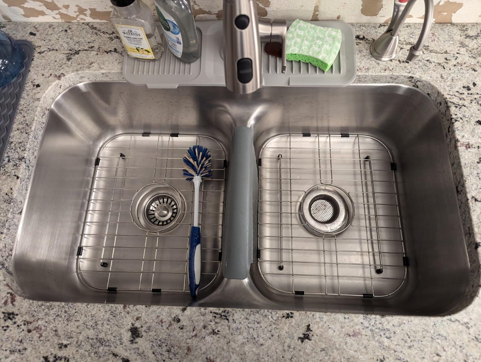 KRAUS Premier 32-inch Undermount 50/50 Double Bowl Low Divider 18-Gauge Stainless Steel Kitchen Sink with Strainers, KBU32 customer photo 1