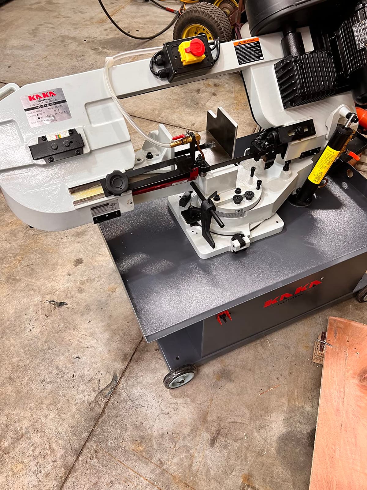 KAKA INDUSTRIAL BS-712R Metal Band Saw, 7 x 8.25 in Swivel Bow, 115V/230V 1PH, 4 Speeds, Hydraulic Feed and Coolant customer photo 1