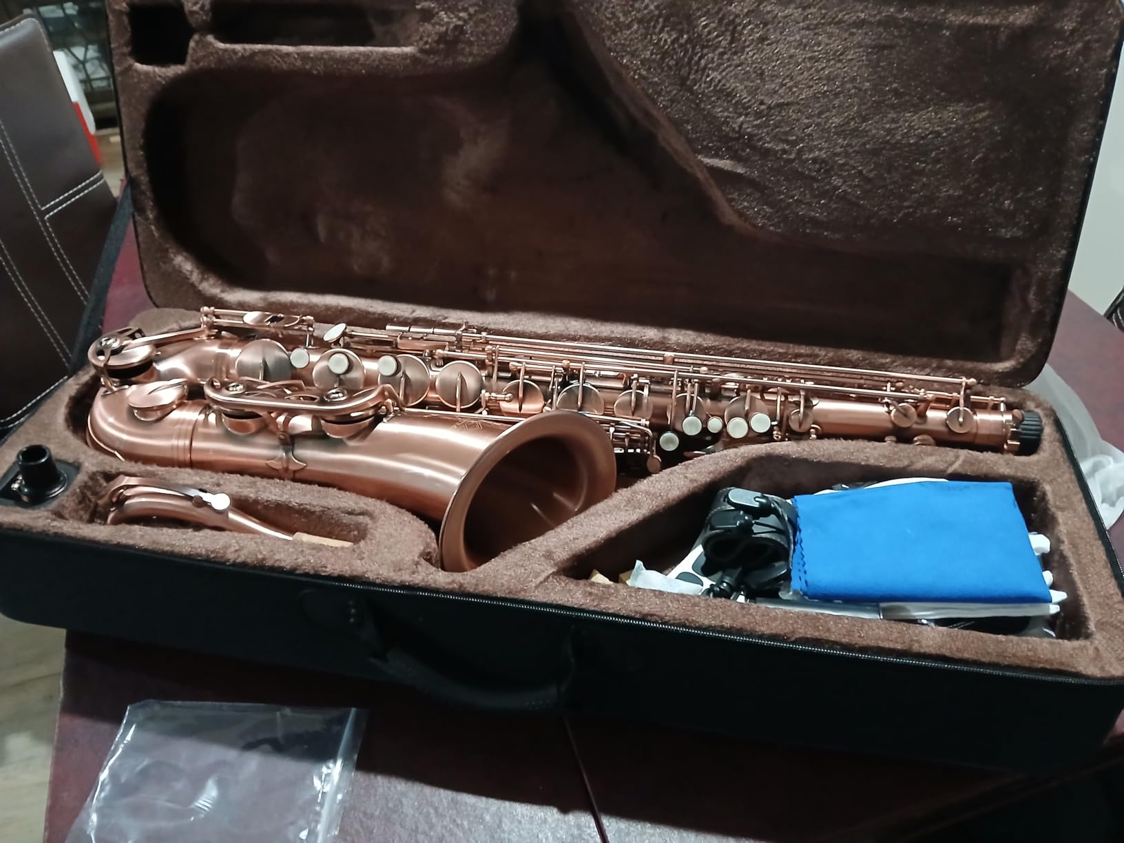 EASTROCK B Flat Tenor Saxophone Golden for Beginners Students Musicians customer photo 1