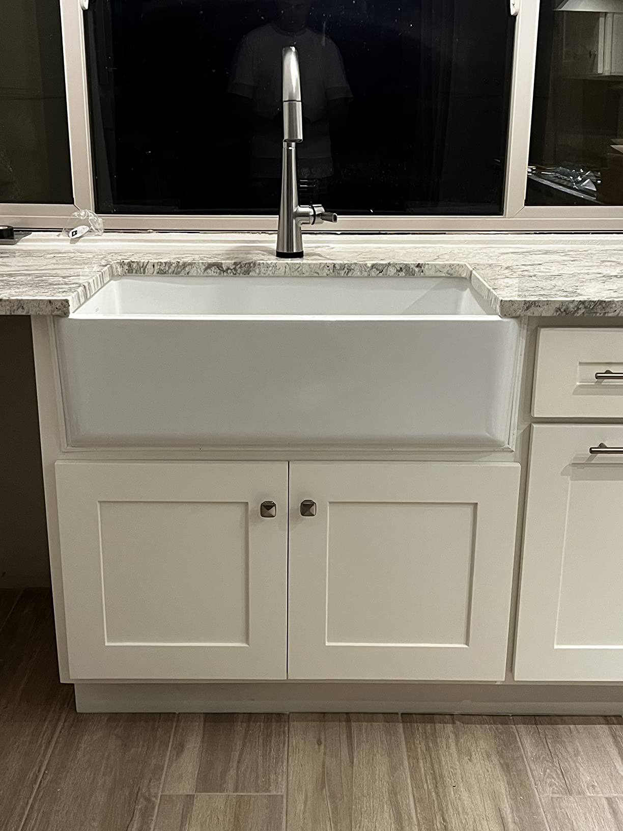 KRAUS KFR1-33GWH Turino Reversible 33-inch Fireclay Farmhouse Flat Apron Front Single Bowl Kitchen Sink with Bottom Grid in Gloss White customer photo 1