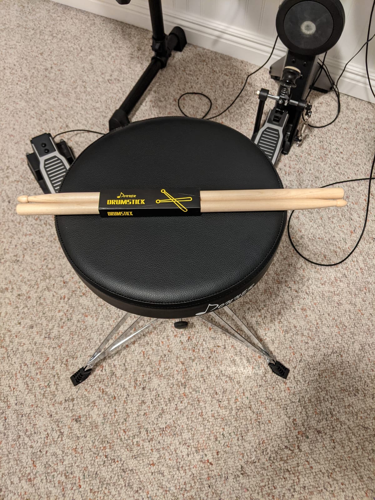 Donner Drum Throne Set, Padded Seat Height Adjustable Drum Stool for Adults, 5A Drumsticks Included, Multiple Iterations, Drummer Gifts for Men Him Teens customer photo 2