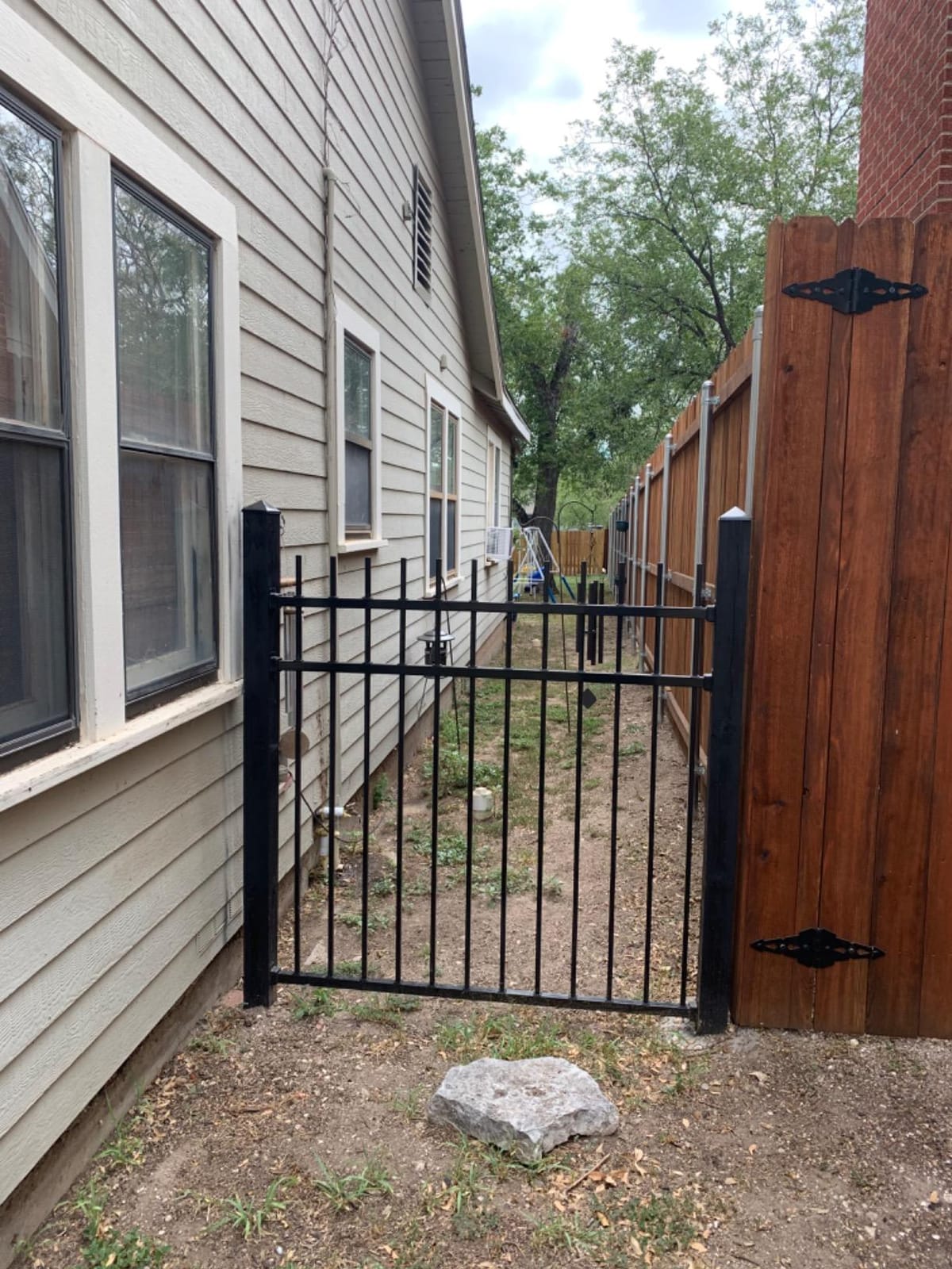 XCEL Fence Black Steel Anti-Rust Fence Panel - Flat Top/Picket Bottom - 3-Rail - 5'FT H X 6.5'FT W - Easy Installation - for Residential, Outdoor, Yard, Garden, 3-Rail, 1 Post Included customer photo 1
