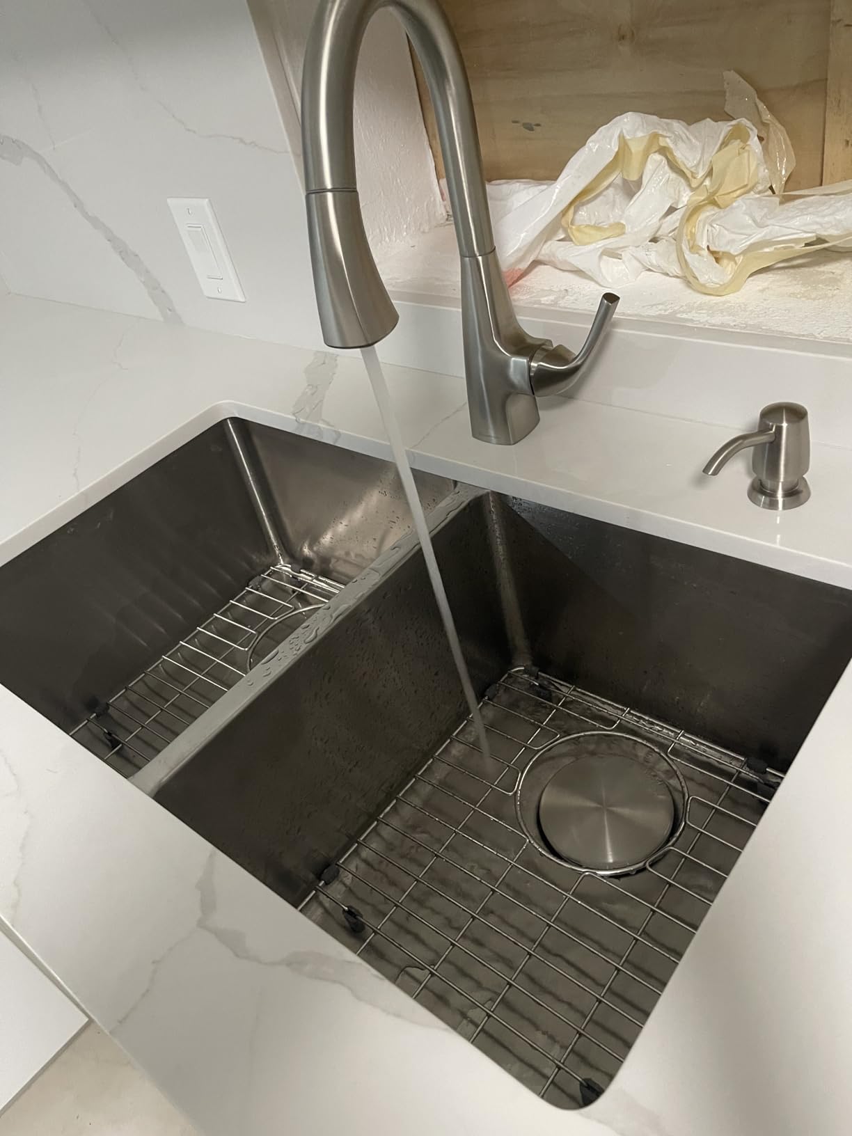 Ruvati 28-in 16-Gauge 50/50 Undermount Double Bowl Kitchen Sink - RVM5077 customer photo 2