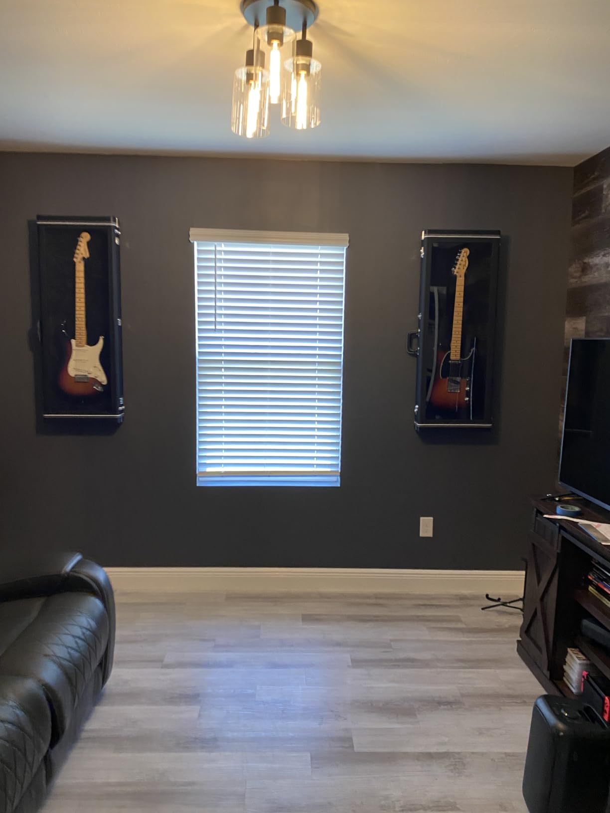 Fender Guitar Display Case, Black customer photo 2