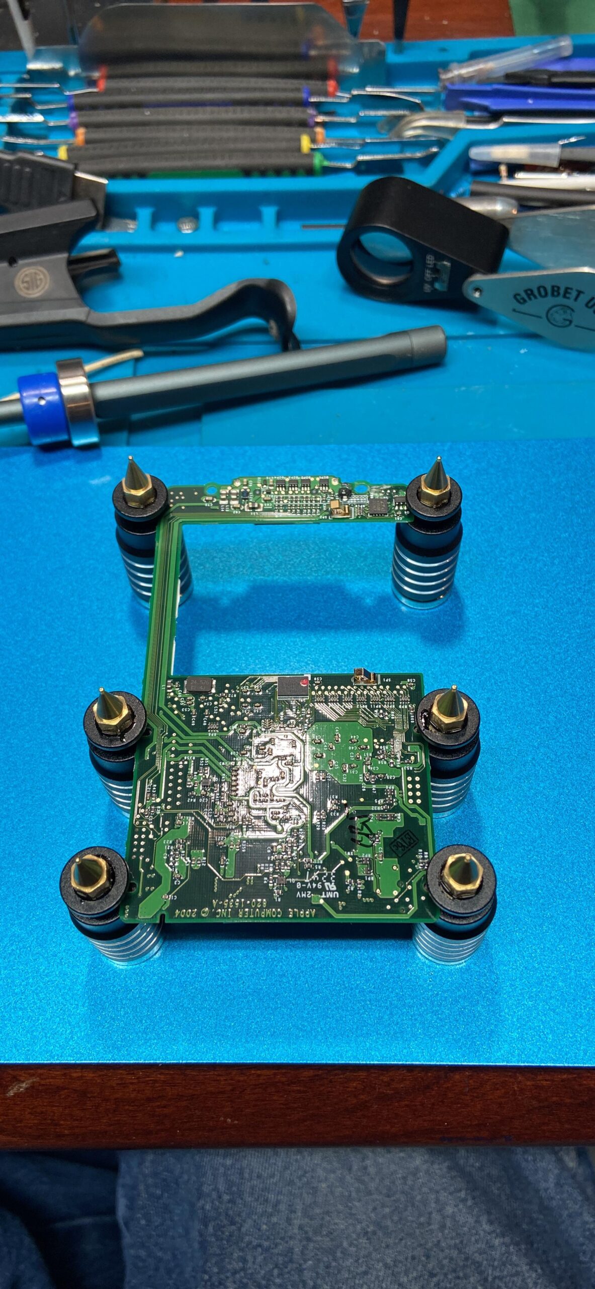 Toolour Soldering Helping Hands 6Pcs PCB Circuit Board Holder ESD Safe, Metal Magnetic Fixture Tower on the Blue Steel Base for Electronic Boards Repairing Soldering Desoldering Rework customer photo 2