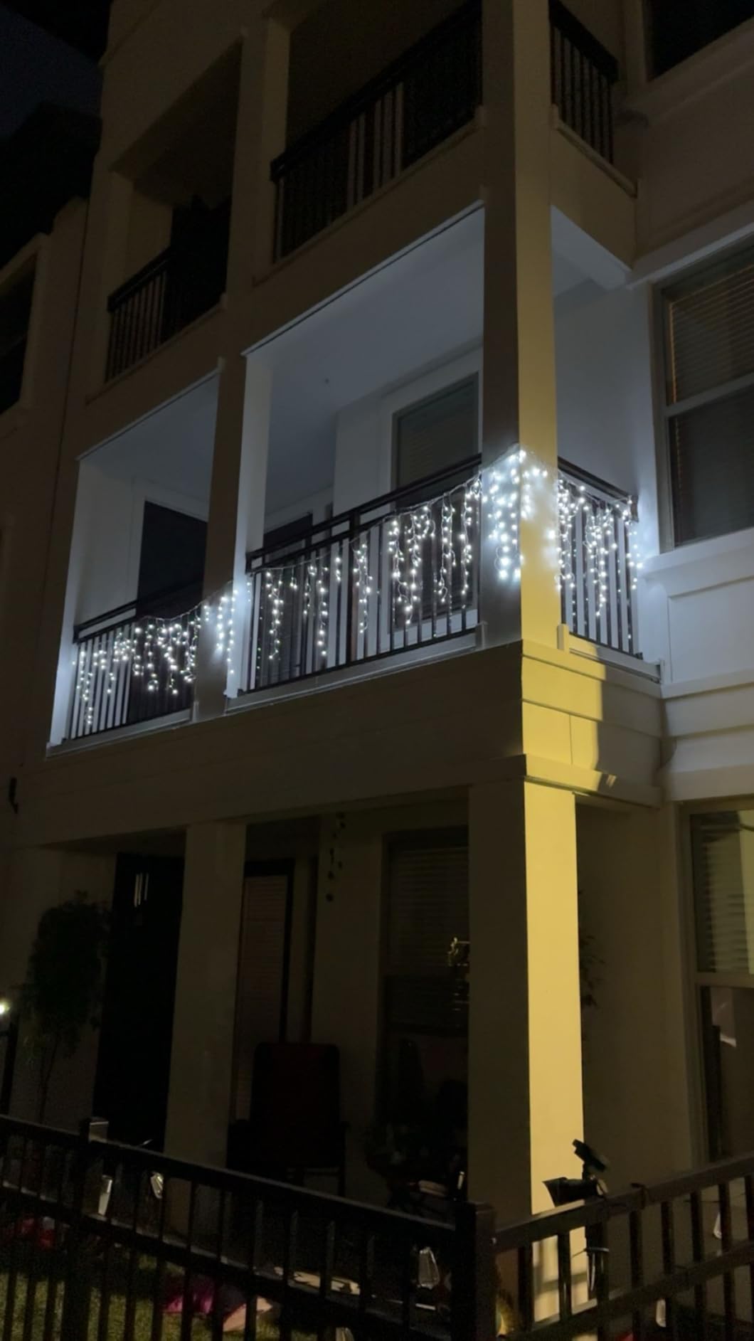 Toodour Christmas Icicle Lights Outdoor, 360 LED 29.5ft 8 Modes Fairy Icicle String Light with 60 Drops, Led Christmas Lights Twinkle for Holiday, Party, Wedding, Eaves, Xmas Decorations (Warm White) customer photo 1