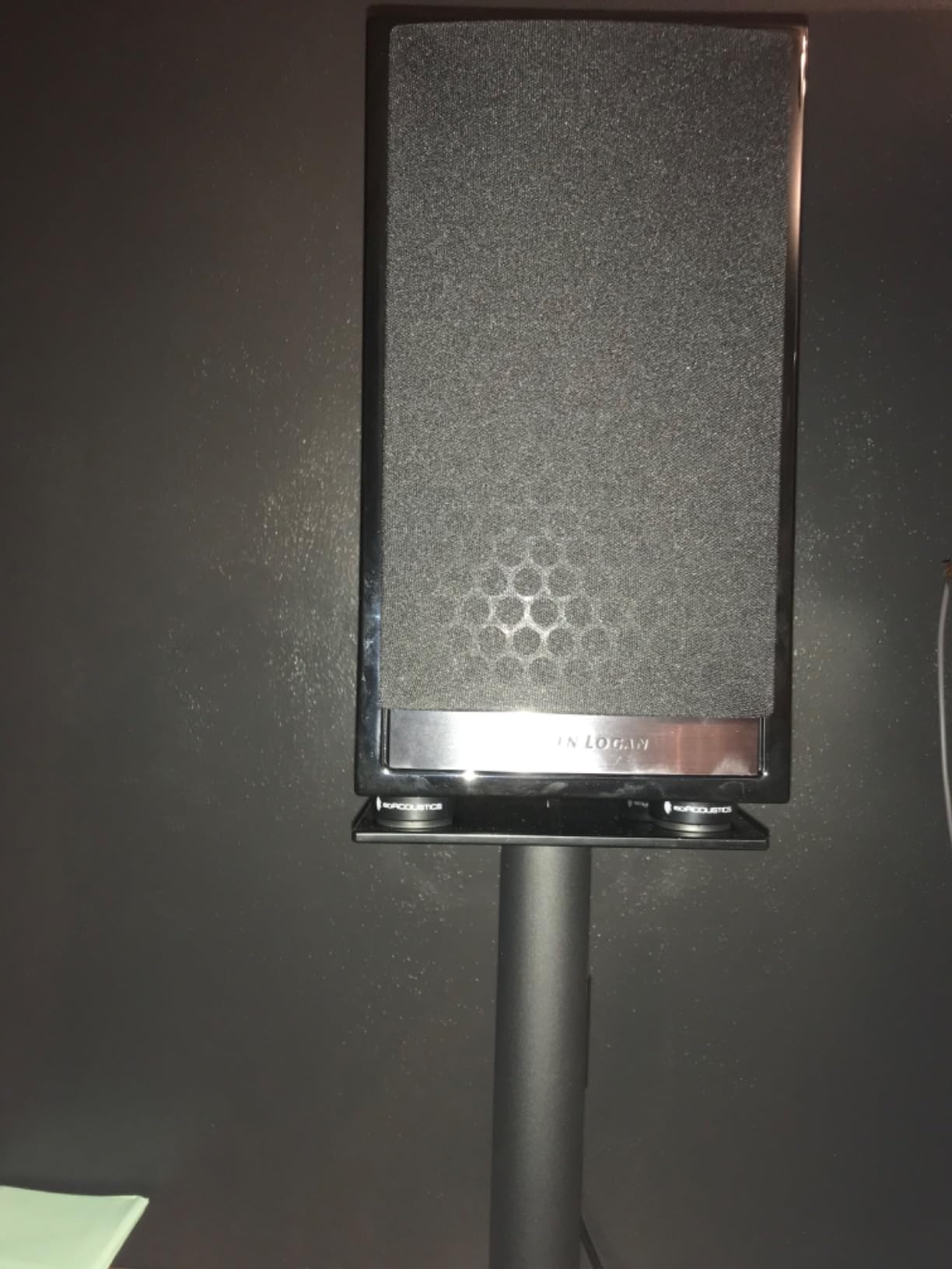 IsoAcoustics Iso-Puck Series Acoustic Isolators (Iso-Puck Mini, 6 lbs max/Unit, 8-Pack) customer photo 1