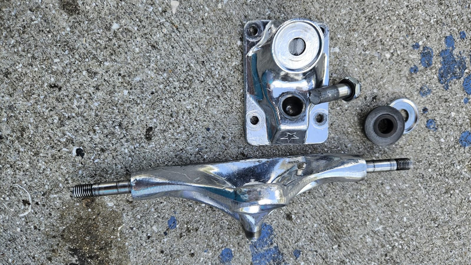 Mini Logo Skateboard Trucks with 94a Bushings - Raw customer photo 1