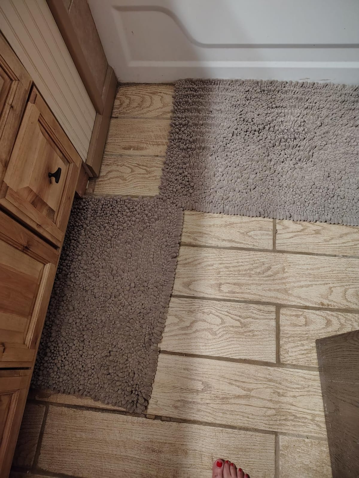 Yimobra Bathroom Rugs Non-Slip Washable - Extra Soft & Absorbent Chenille Bath Mat, Quick-Dry Plush Shaggy Floor & Vanity Bath Rugs for Tub & Shower, Modern Home Decor Accessories, 24 x 17, Grey customer photo 1
