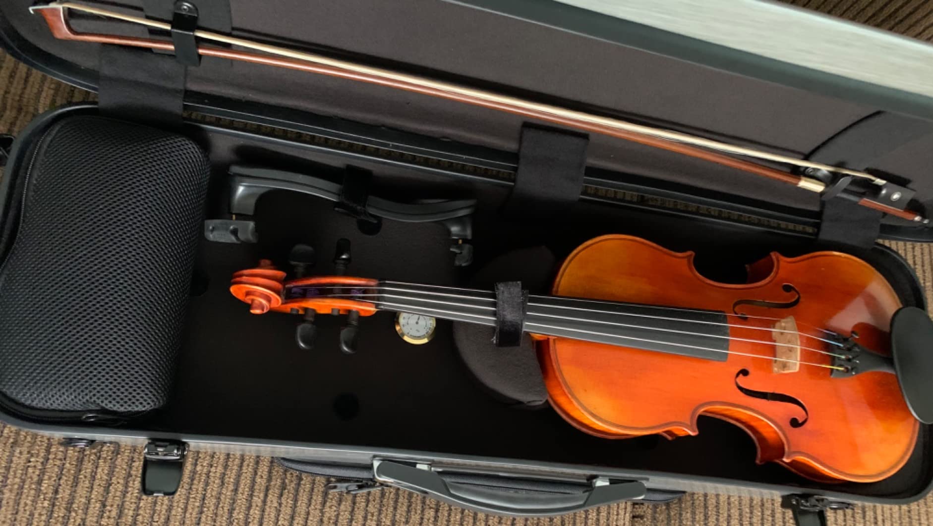 yinfente Violin Case 4/4 Full Size Carbon Fiber Oblong Violin Bag With Music Sheet Bag Adjustable Backstrap Hygrometer Lightweight Portable customer photo 2