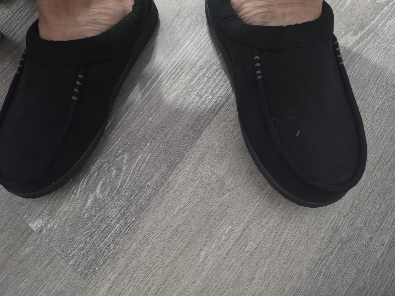 Dearfoams Men's Brendan Indoor/Outdoor Breathable Memory Foam Clog House Shoe with Wide Widths Slipper customer photo 1