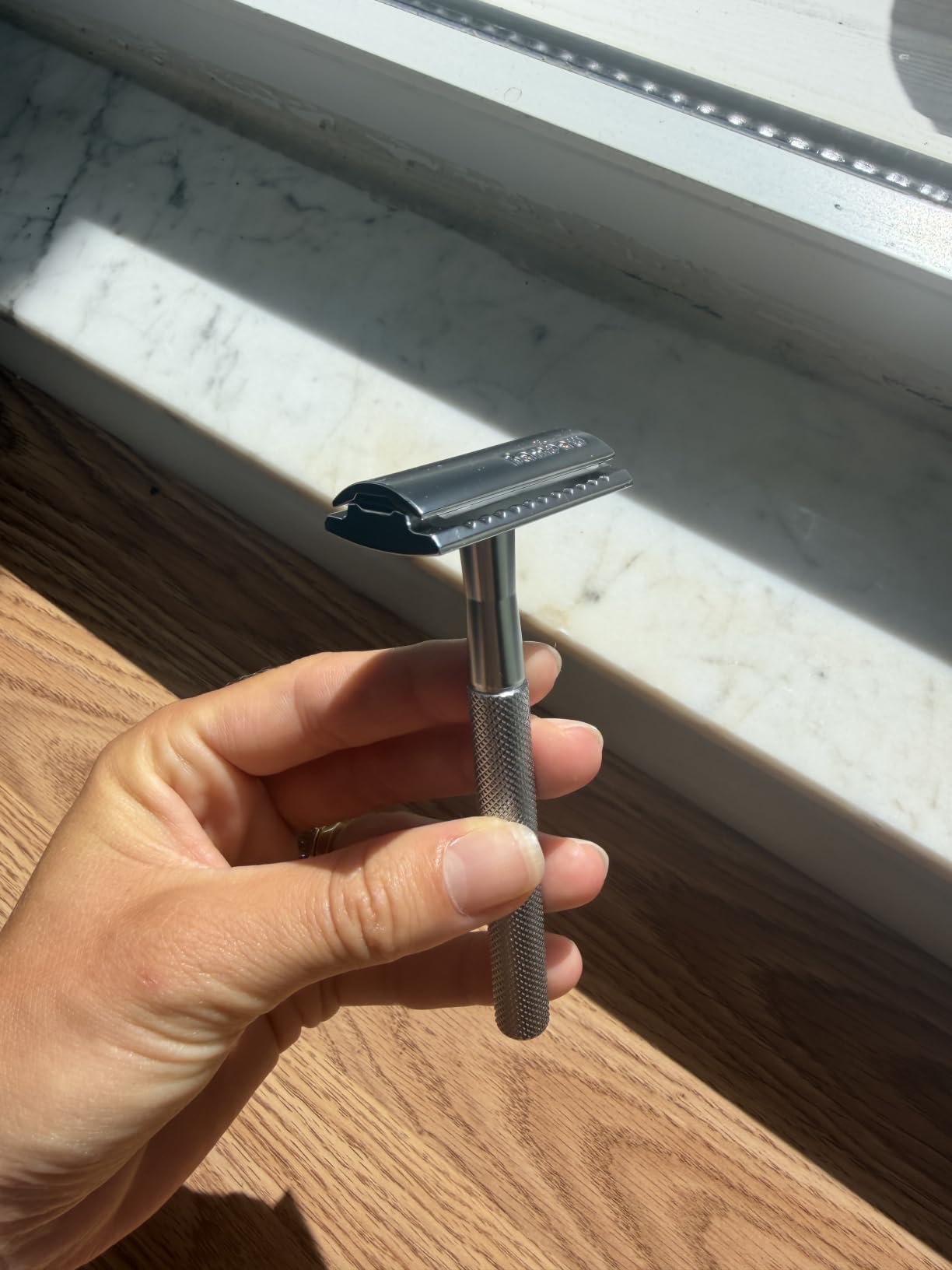 Bambaw Double Edge Safety Razor for Men & Women, Metal Razor with 5 Double Edge Safety Razor Blades, Eco-Friendly Razor - Silver customer photo 1