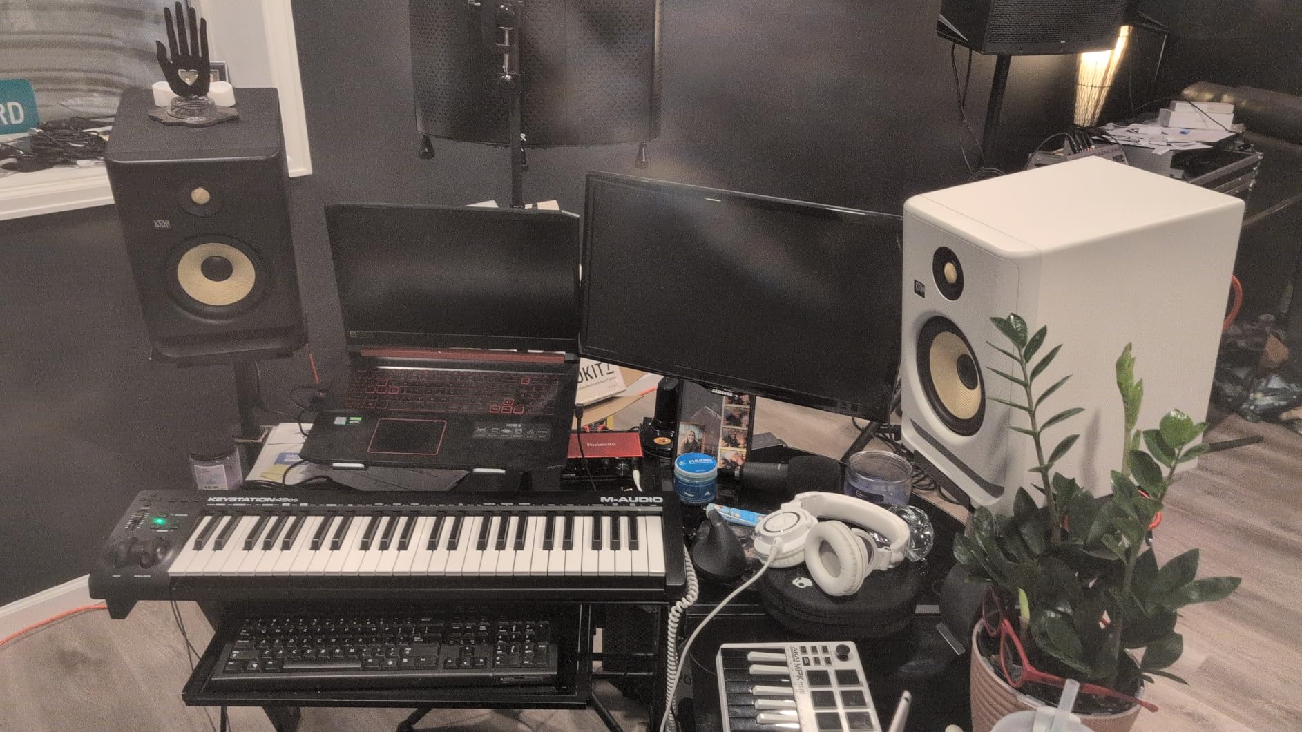 Rokit 7 G4 Studio Monitor Speaker Bundle - Pair, Black customer photo 1