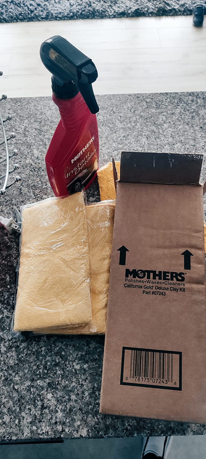 Mothers 07243 California Gold Deluxe Clay Bar Kit customer photo 2