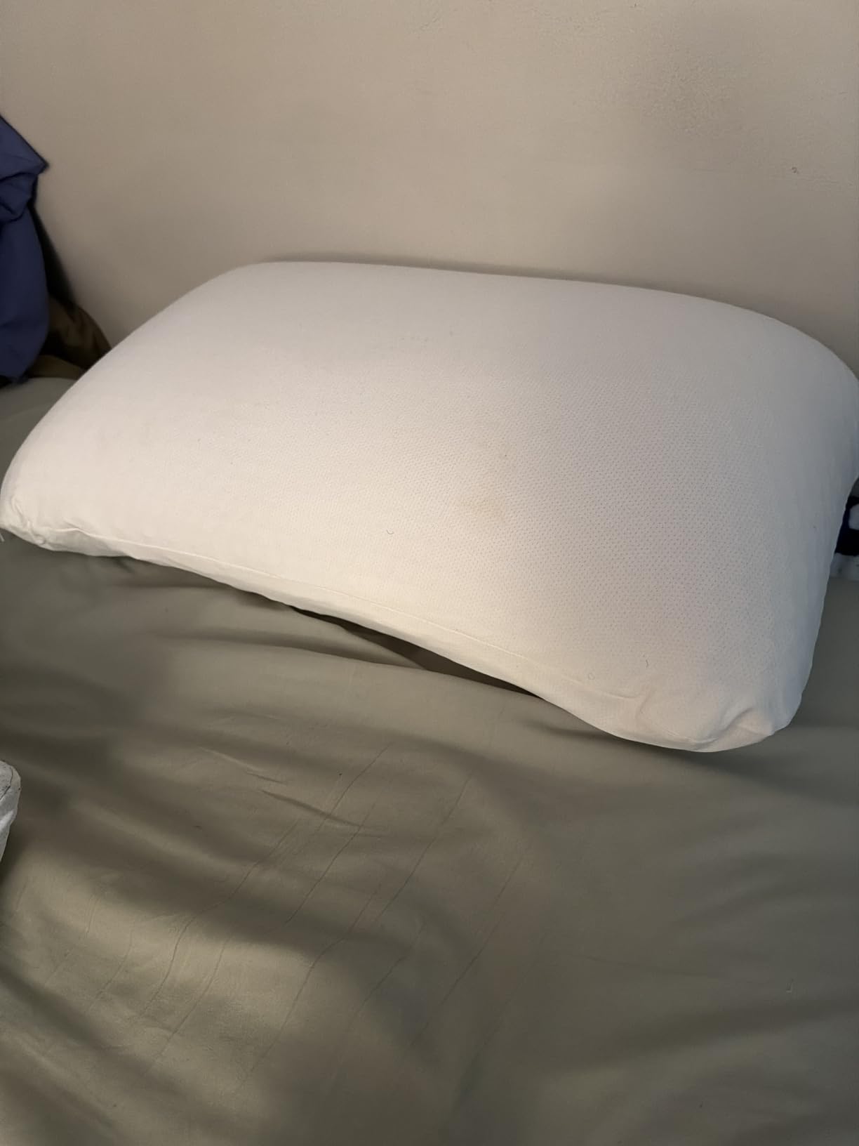 Purple Harmony Pillow - Medium Loft, Standard Size, Cooling Gel Neck Pillow | Side Sleeper Pillow, Weightless Medium Feel, GelFlex Grid and Talalay Latex Foam for Pressure-Relieving Support customer photo 1
