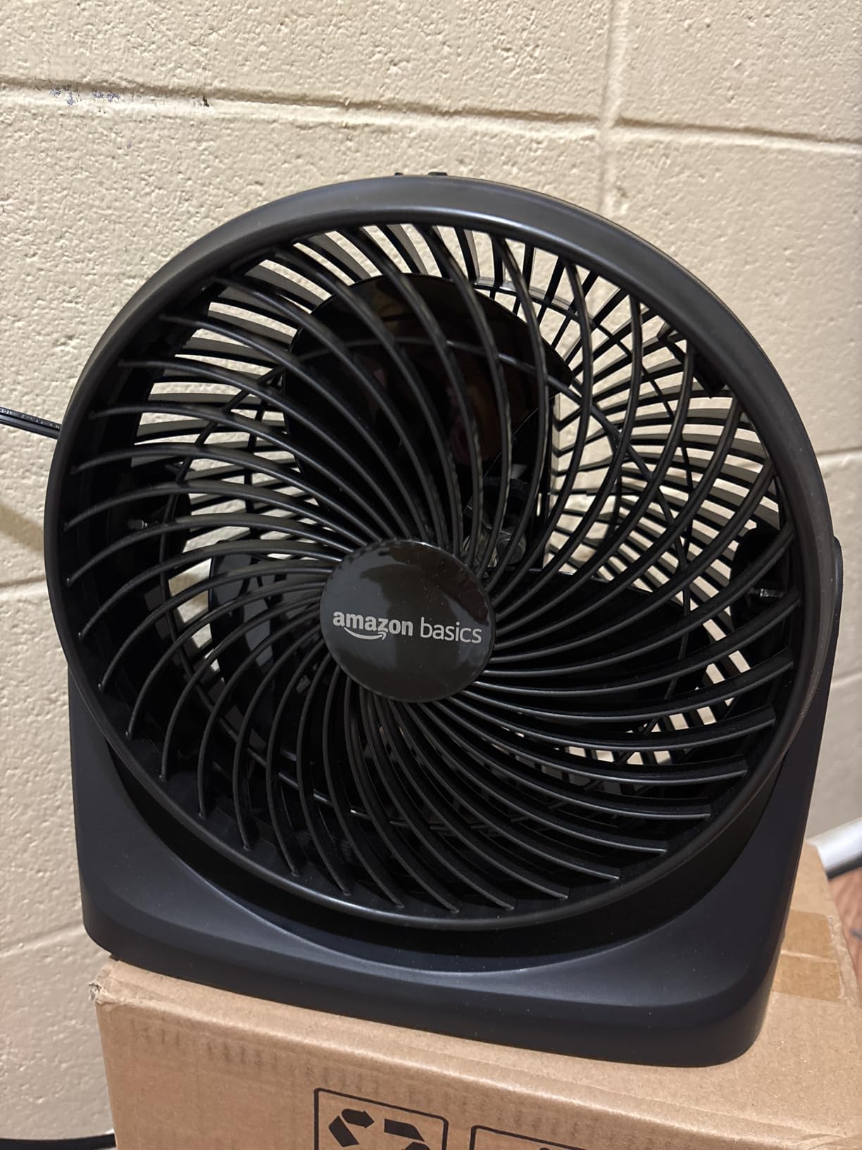 Amazon Basics Air Circulator Desk Fan for Bedroom, Home and Office, 90-Degree Tilt Head, 3 Speed Settings, Cooling, 35 Watts, Black customer photo 1