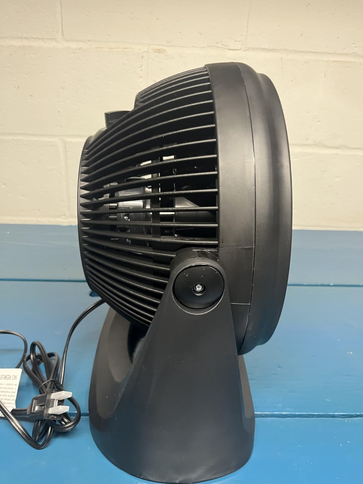 Amazon Basics Air Circulator Desk Fan for Bedroom, Home and Office, 90-Degree Tilt Head, 3 Speed Settings, Cooling, 35 Watts, Black customer photo 2