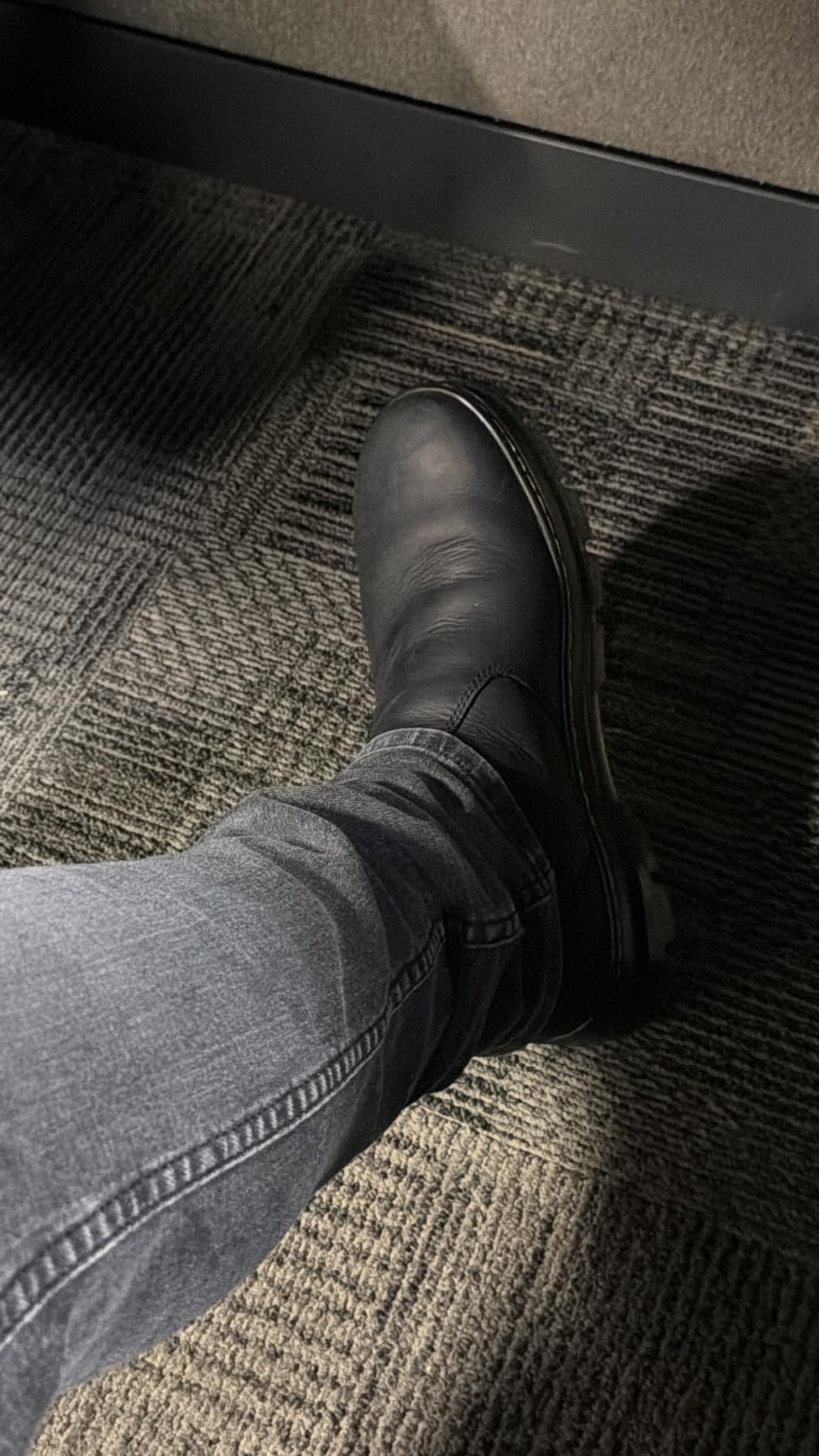 Dr. Martens unisex-adult Embury Leather Chelsea Boot customer photo 2