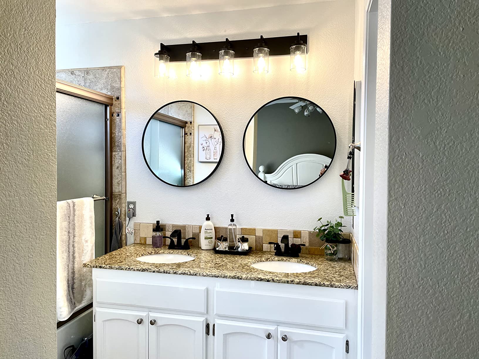 Oruii Round Mirror, 24 inch Black Circle Mirror, Matte Black Metal Frame | High Definition, Waterproof, Rust-resistant, Round Mounted Mirrors for Bathroom, Living Room, Bedroom, Hallway, Vanity, Wall Décor customer photo 1