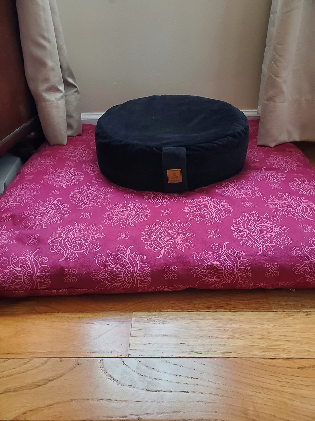Round Velvet Meditation Pillow D=13