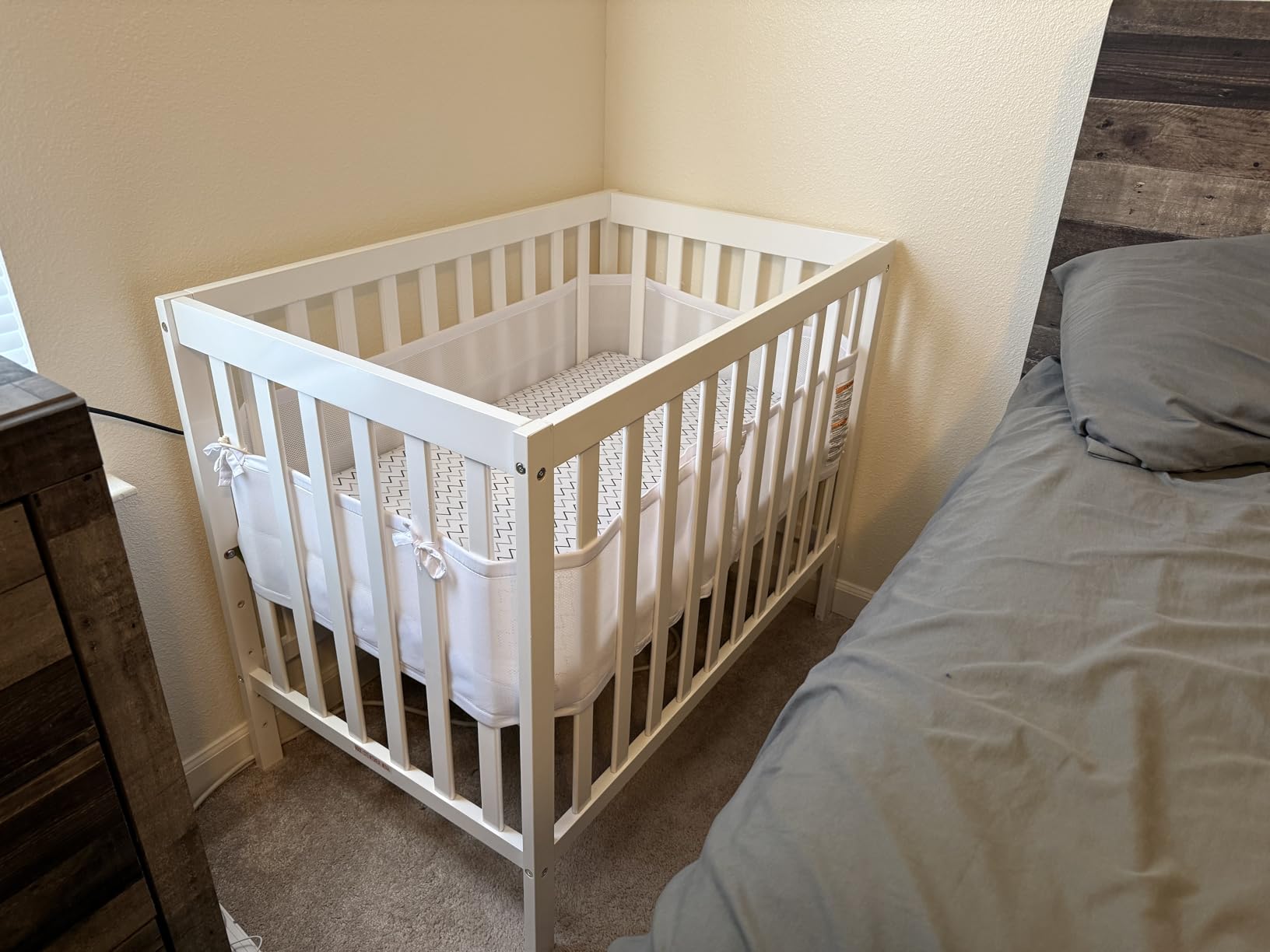 Dream On Me Edgewood 4-in-1 Convertible Mini Baby Crib in Cool Grey GreenGuard Gold & BSA, Non-Toxic, Compact 40×25×33