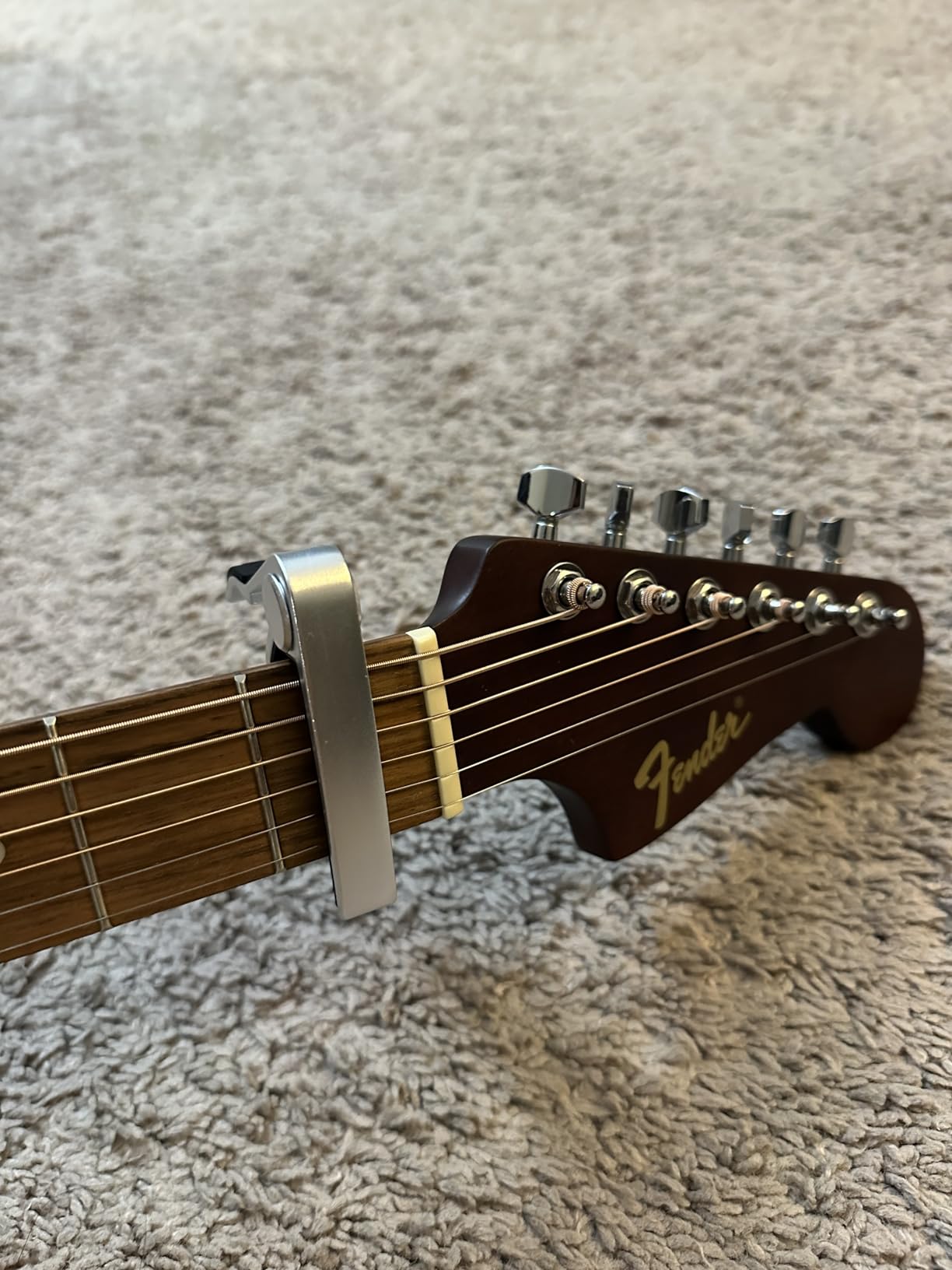 WINGO Guitar Capo for Acoustic and Electric Guitars with 5 Picks, Silver | Quick-Release, No Buzz, 6-String Steel Acoustic/Electric customer photo 2