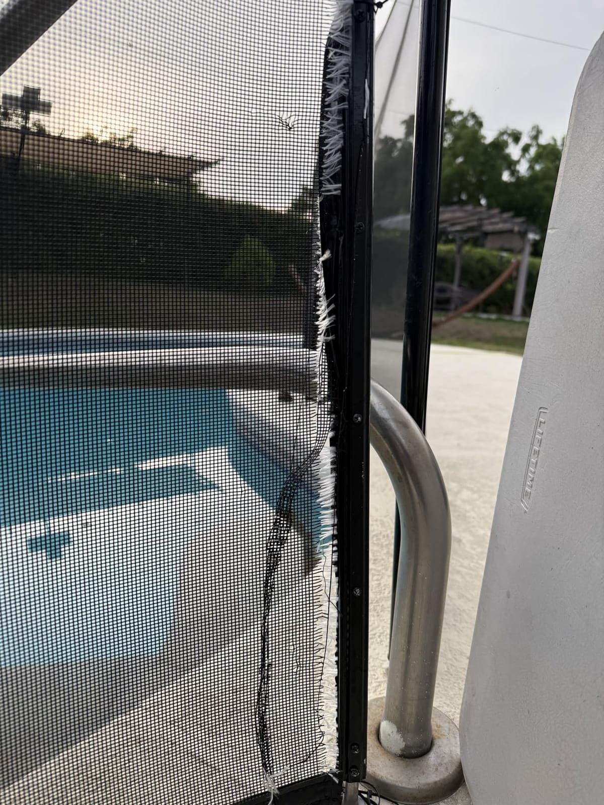VINGLI Pool Fence 4Ft x 96Ft, Swimming Safety Fencing for Inground Pools customer photo 2