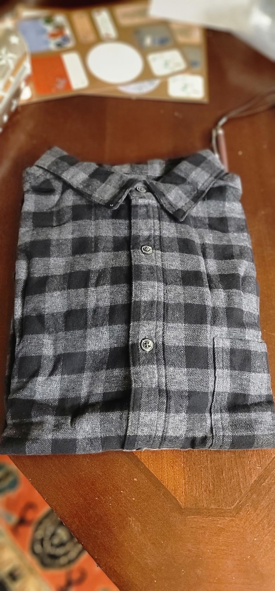 Amazon Essentials Men's Regular Fit Long-Sleeve Flannel Shirt, Soft Brushed Cotton, Lightweight yet Warm customer photo 2
