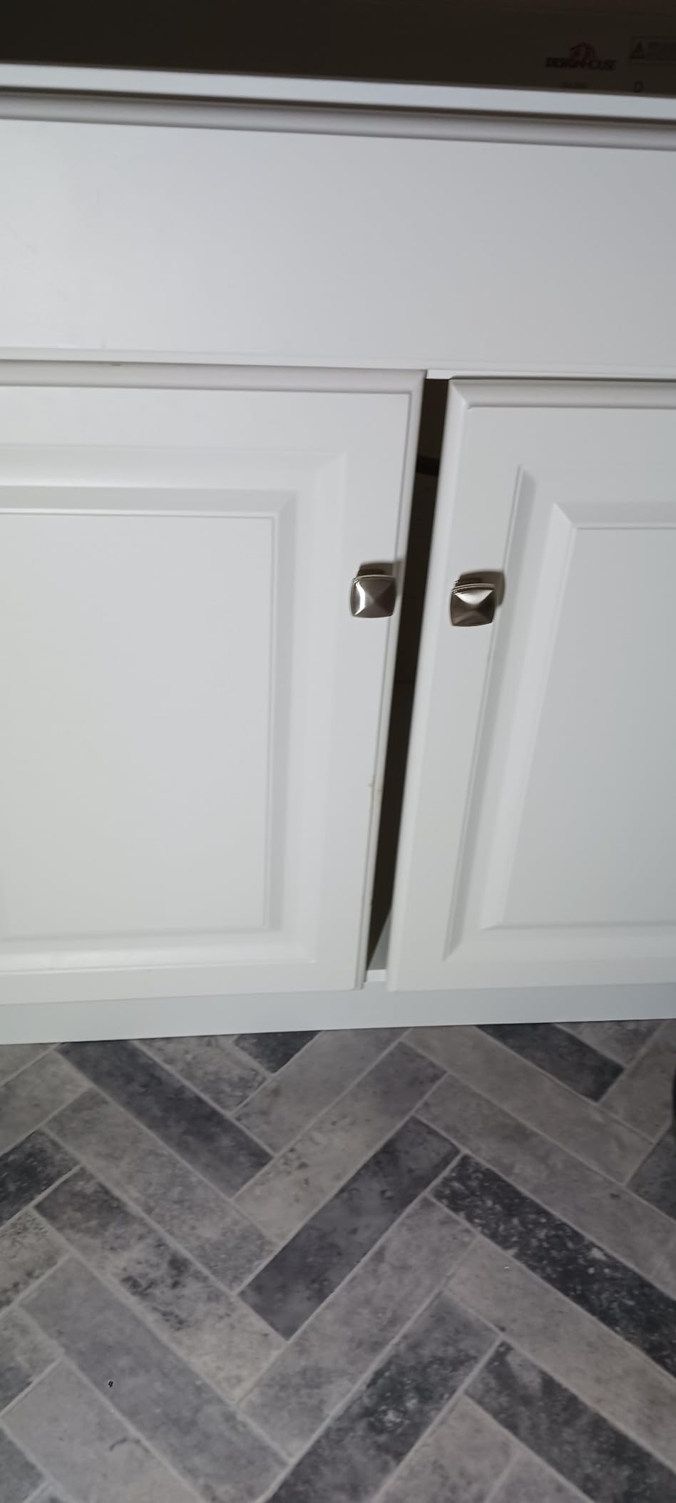 Design House Wyndham Bath Vanity Without Top, 2 Cabinet Doors, for 25-in. x 19-in. Vanity Top, Flush to Floor, Easy Assembly, for Bathroom, White, 18.0 in. L x 24.0 in. W x 31.5 in. H, 597120 customer photo 1