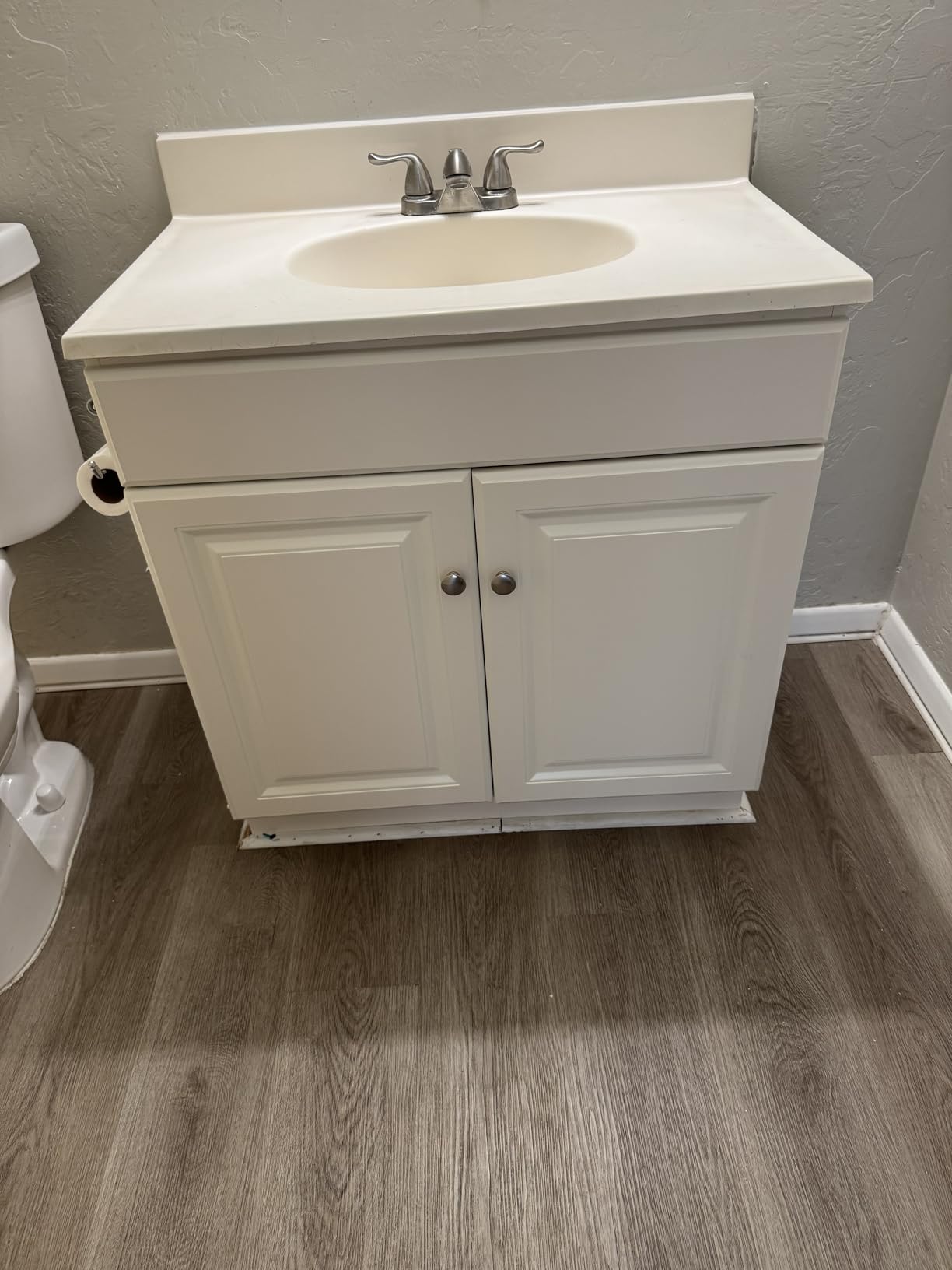 Design House Wyndham Bath Vanity Without Top, 2 Cabinet Doors, for 25-in. x 19-in. Vanity Top, Flush to Floor, Easy Assembly, for Bathroom, White, 18.0 in. L x 24.0 in. W x 31.5 in. H, 597120 customer photo 2