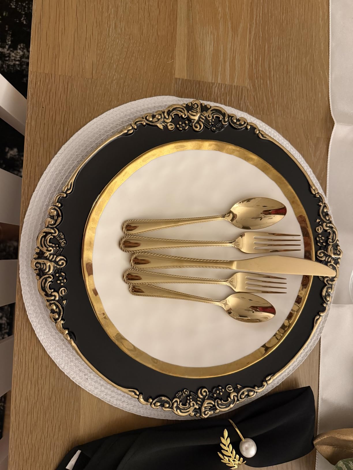 allgala 13-Inch 6-Pack Heavy Quality Round Charger Plates-Floral Sage-HD80346 customer photo 2