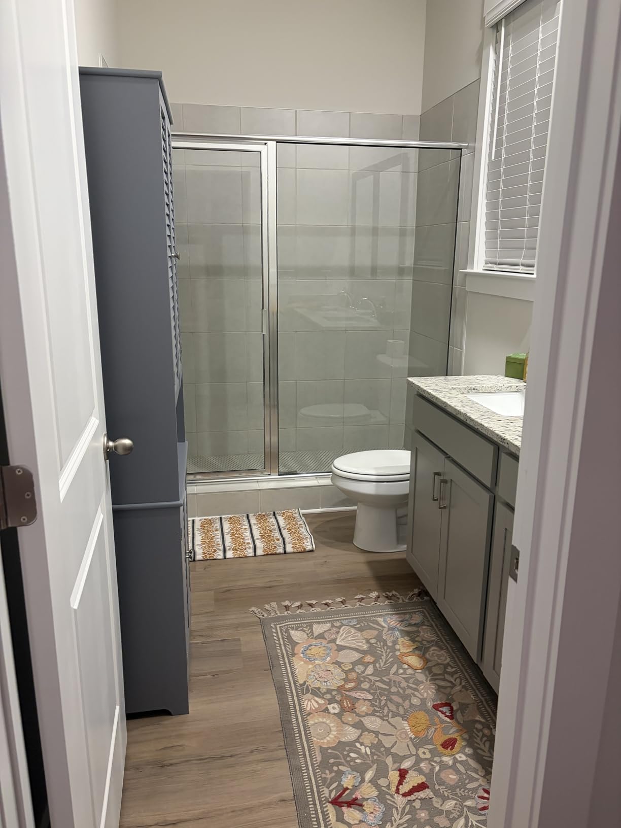 HOMCOM Tall Narrow Bathroom Storage Cabinet with Doors and Shelves, White customer photo 2