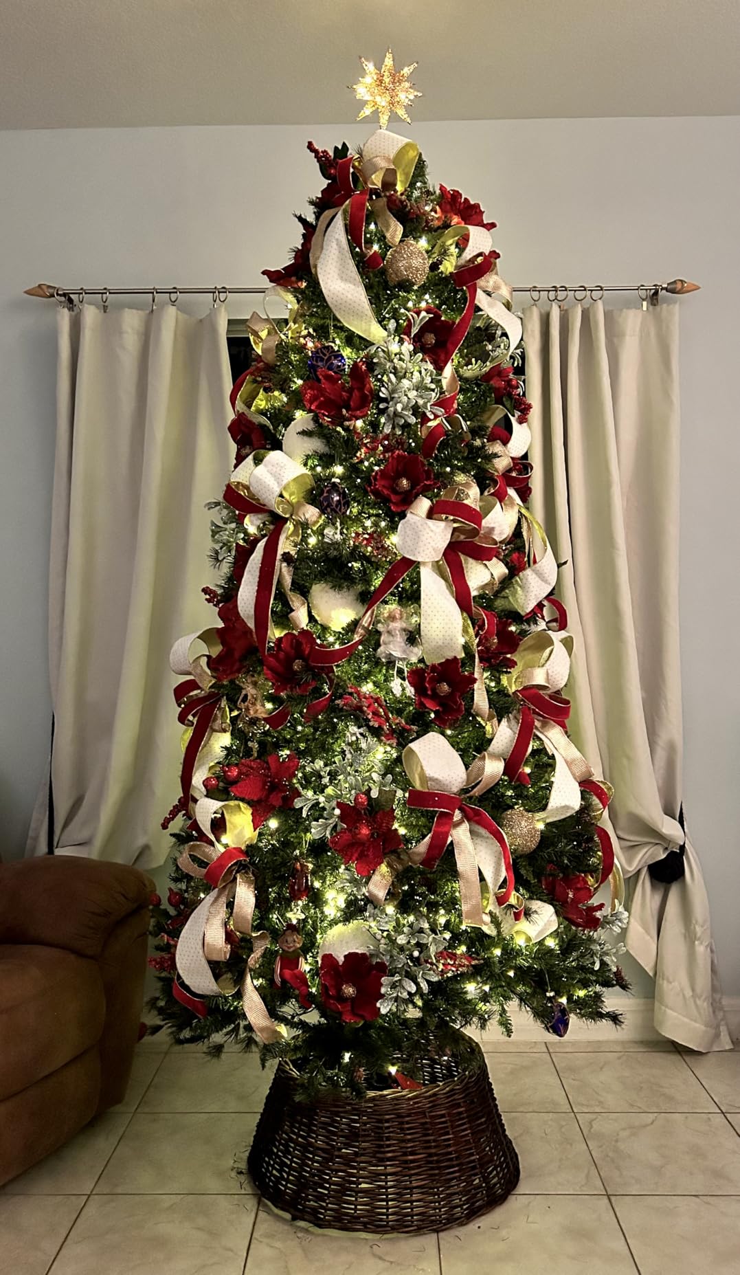 Lewondr Christmas Tree Topper, Plug 3D Starburst Lighted Star Tree Topper | 11