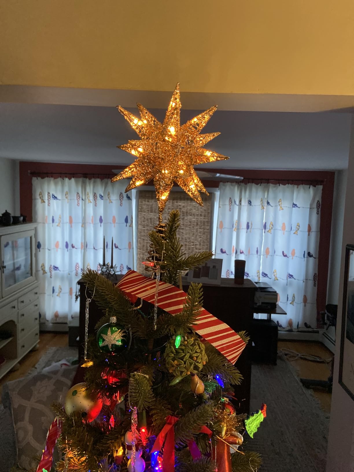 Lewondr Christmas Tree Topper, Plug 3D Starburst Lighted Star Tree Topper | 11