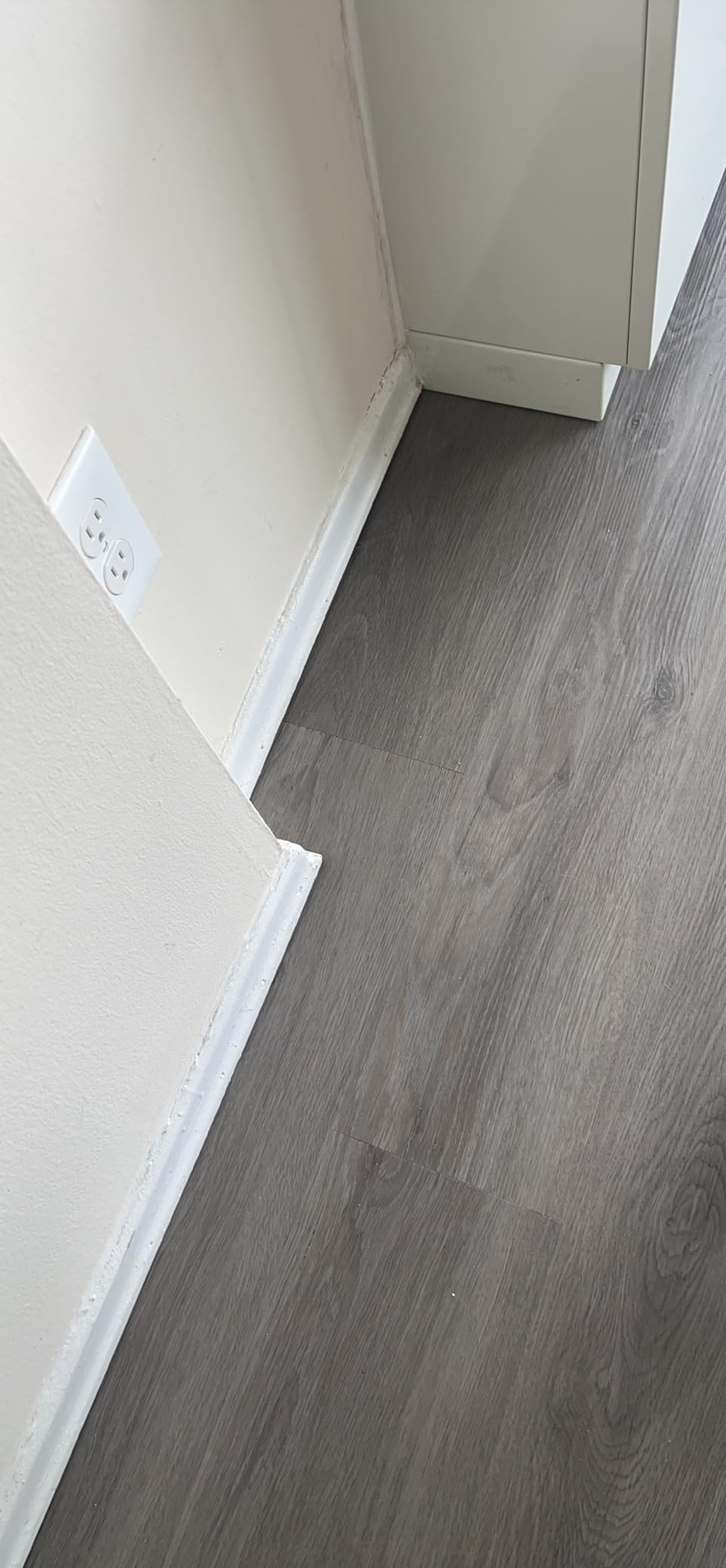 Lucida Surfaces MaxCore Pro 7.31x48in 20mil 5mm 24.5SqFt Click Lock LVP customer photo 2