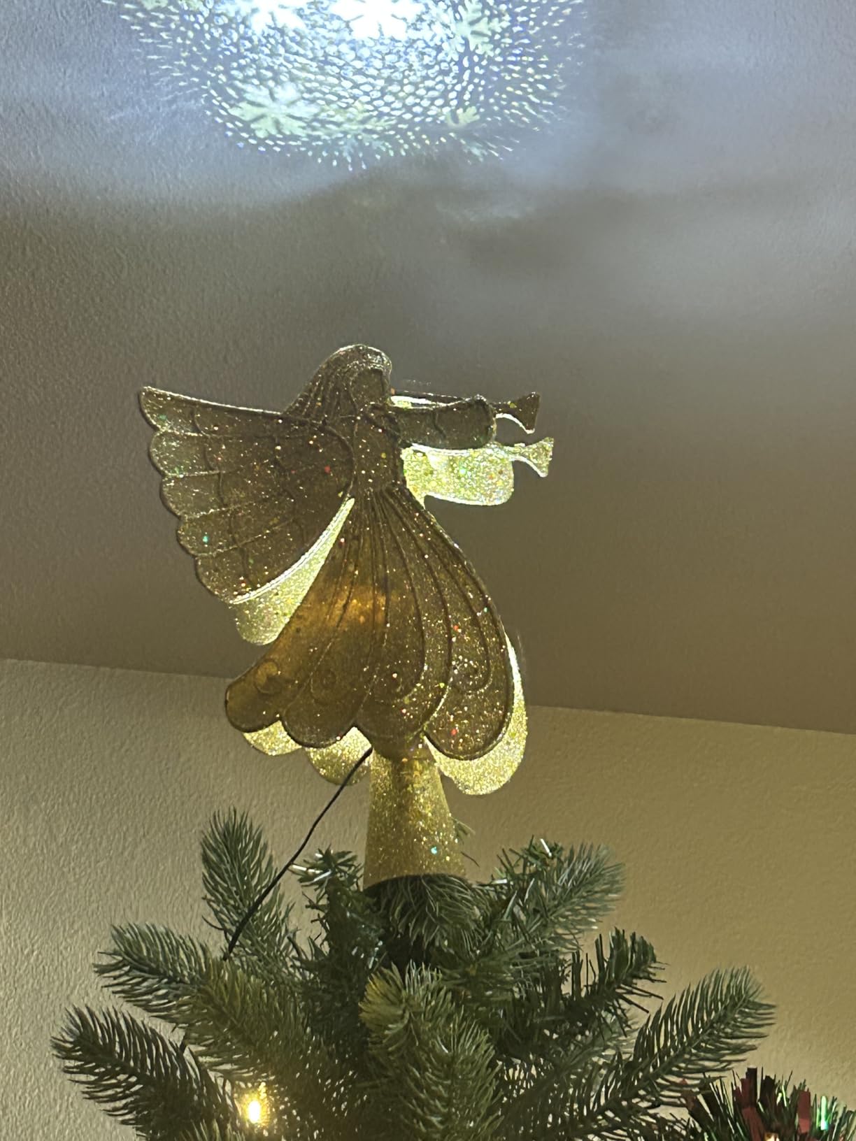 Brightown Christmas Star Tree Topper with Snowflake Projector Lights | Hollowed Pentagram Tree Topper, Plug in Christmas Tree Ornament for Indoor Office Xmas New Year Holiday Tree Decoration customer photo 1