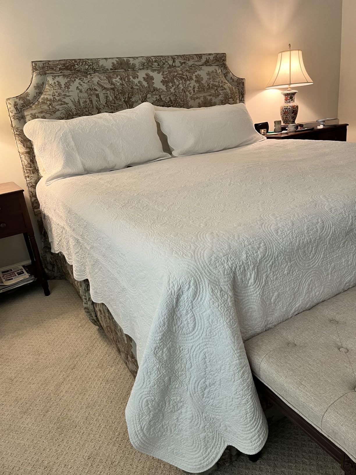 Cozy Line Home Fashions 100% Cotton Victorian Medallion Solid White Matelasse Embossed Bedding Quilt Set, Reversible Lightweight Bedspread, Coverlet for All Season (Oversized Queen - 3 piece) customer photo 1