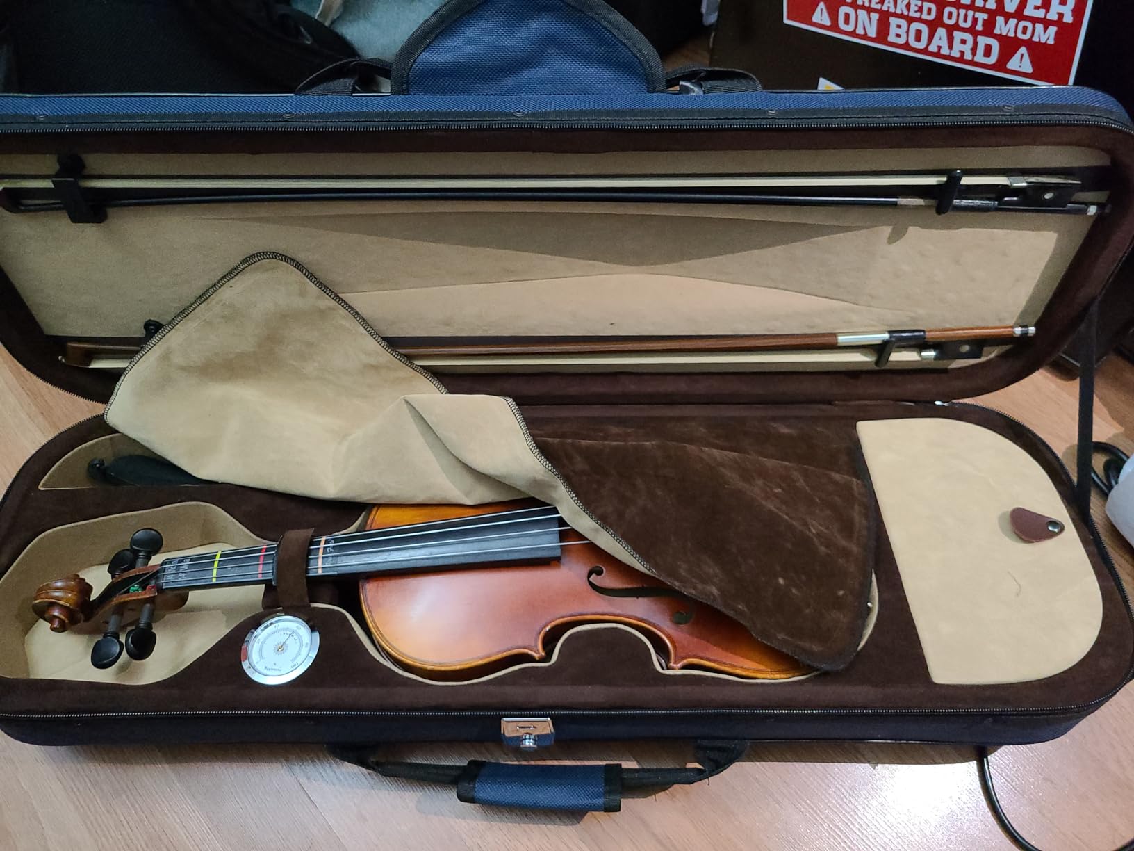 MI&VI NF-5001 Super Lightweight Sturdy Violin Travel Case 4/4 (Full Size) With Reflective Safety Strips | Hygrometer | Adjustable Shoulder Straps | Hard-Shell | High-Density Foam - MIVI Music (Blue) customer photo 2