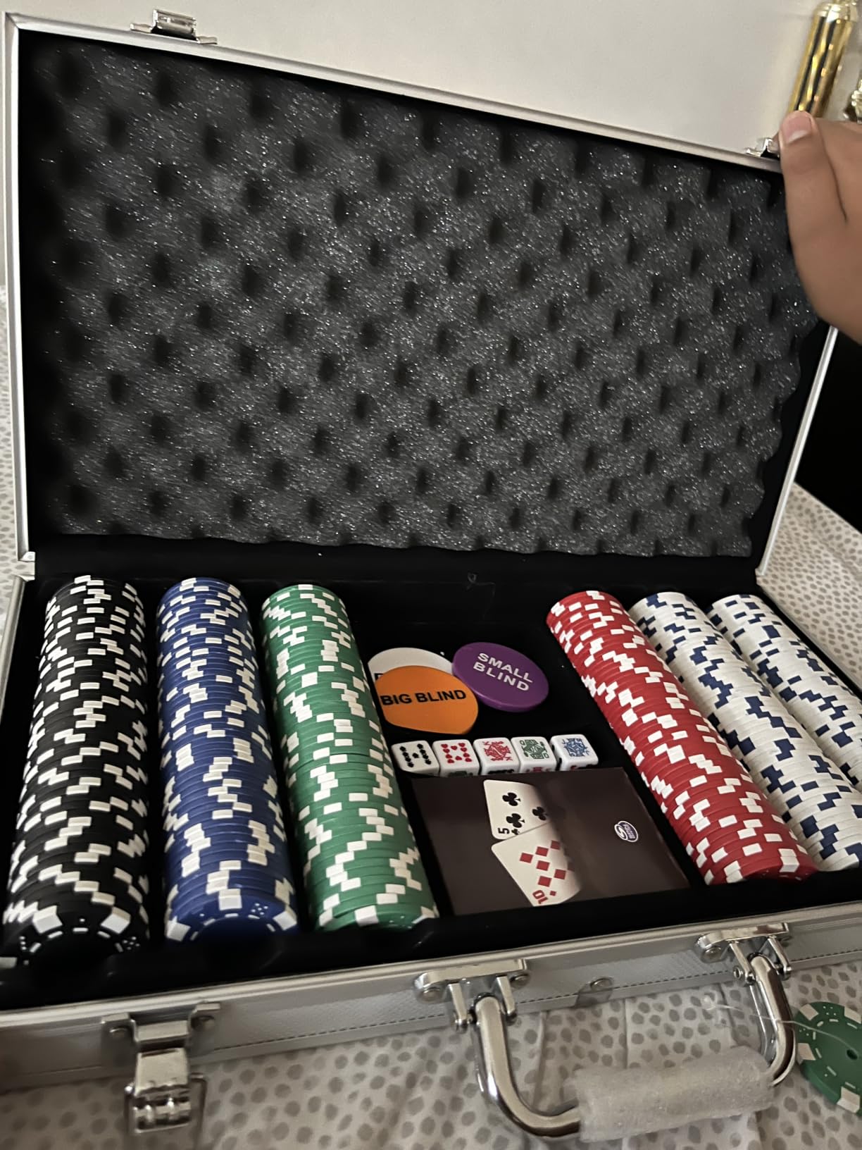 Spin Master Games, Cardinal Classics, 300-Piece Poker Set with Aluminum Carrying Case & Professional Weight Chips & Poker Dice, for Ages 8+ customer photo 1